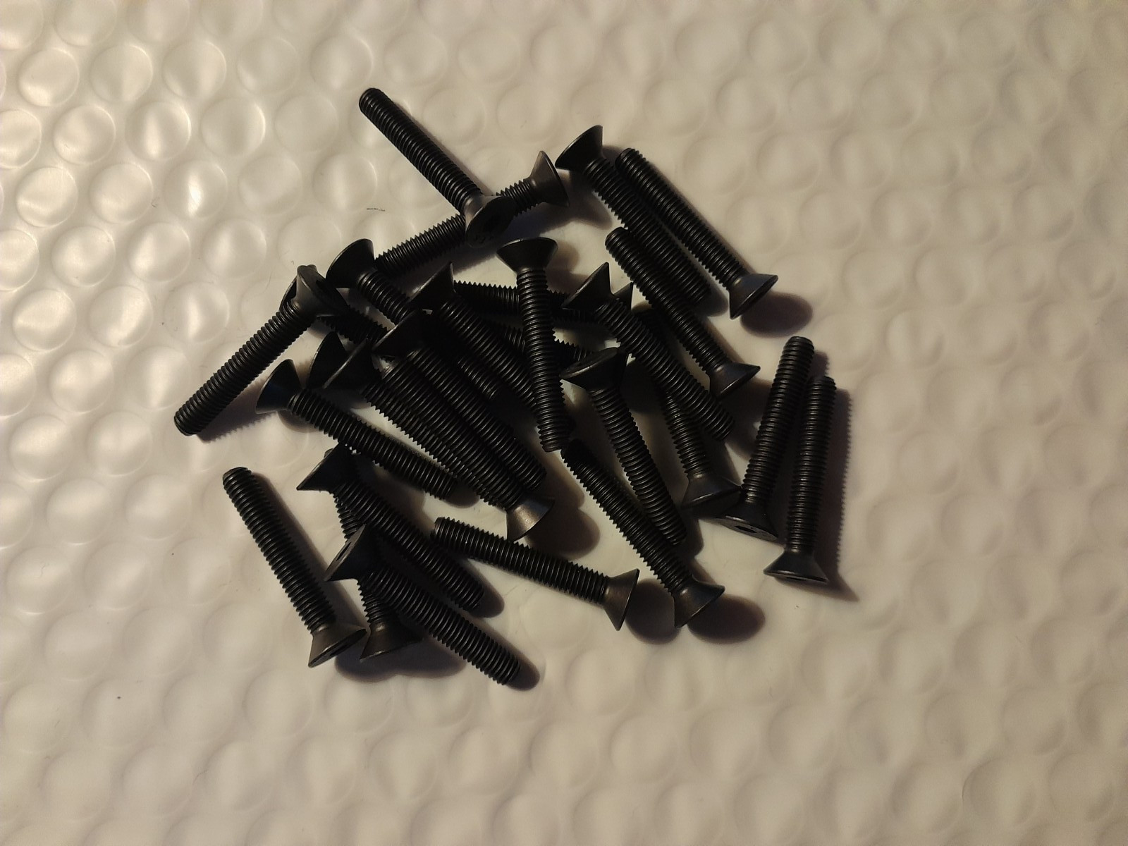 #10-32 X 1-1/4″ FLAT HEAD SOCKET CAP SCREW F835 ALLOY STEEL BLACK OXIDE (SEL QTY