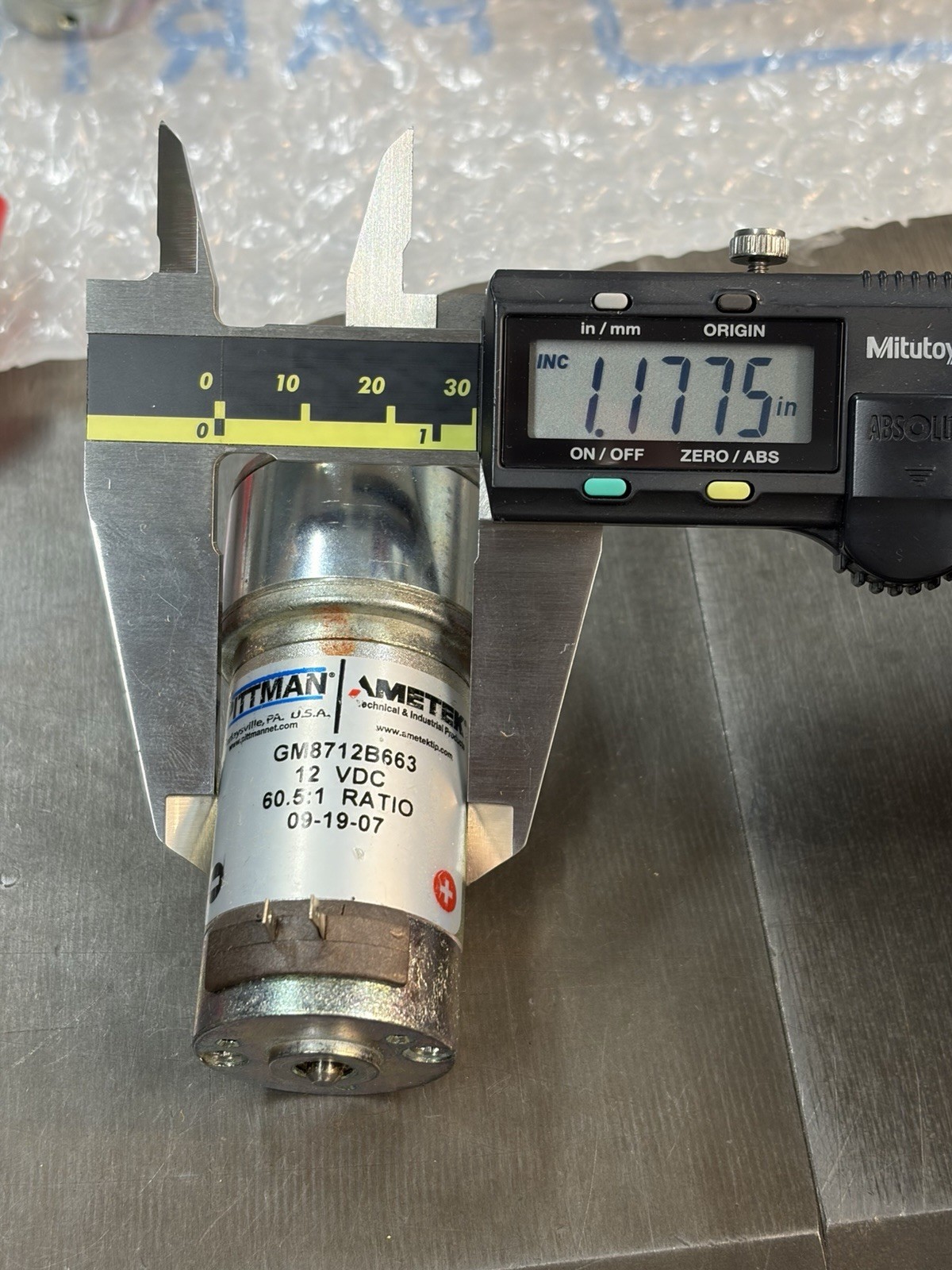 QTY 1 PITTMAN GEAR MOTOR 12 VOLTS 60.5:1 RATIO 3/16” SHAFT WITH FLAT CLEAN