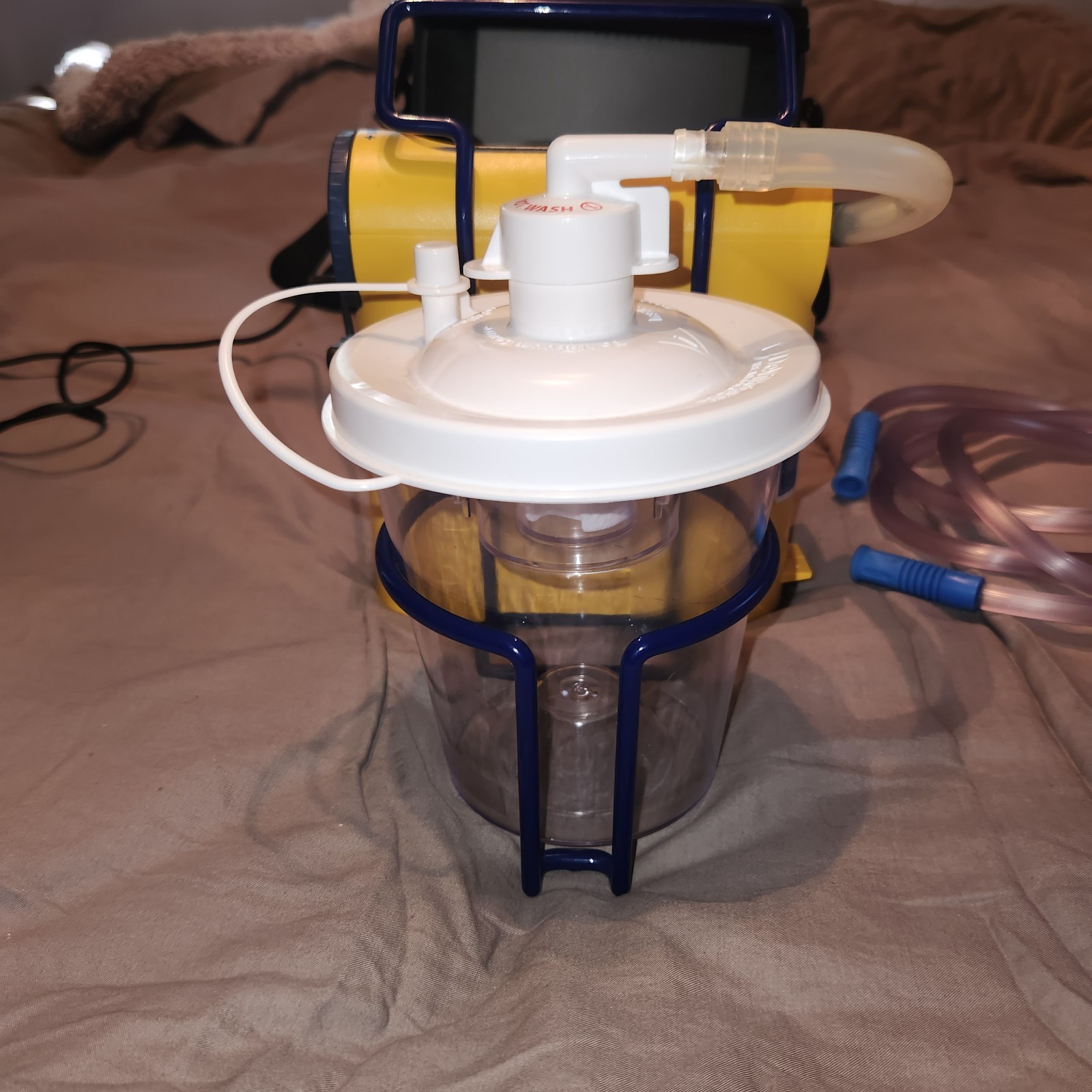 *Used * Laerdal Compact Suction Unit 4 *800mL* with Case