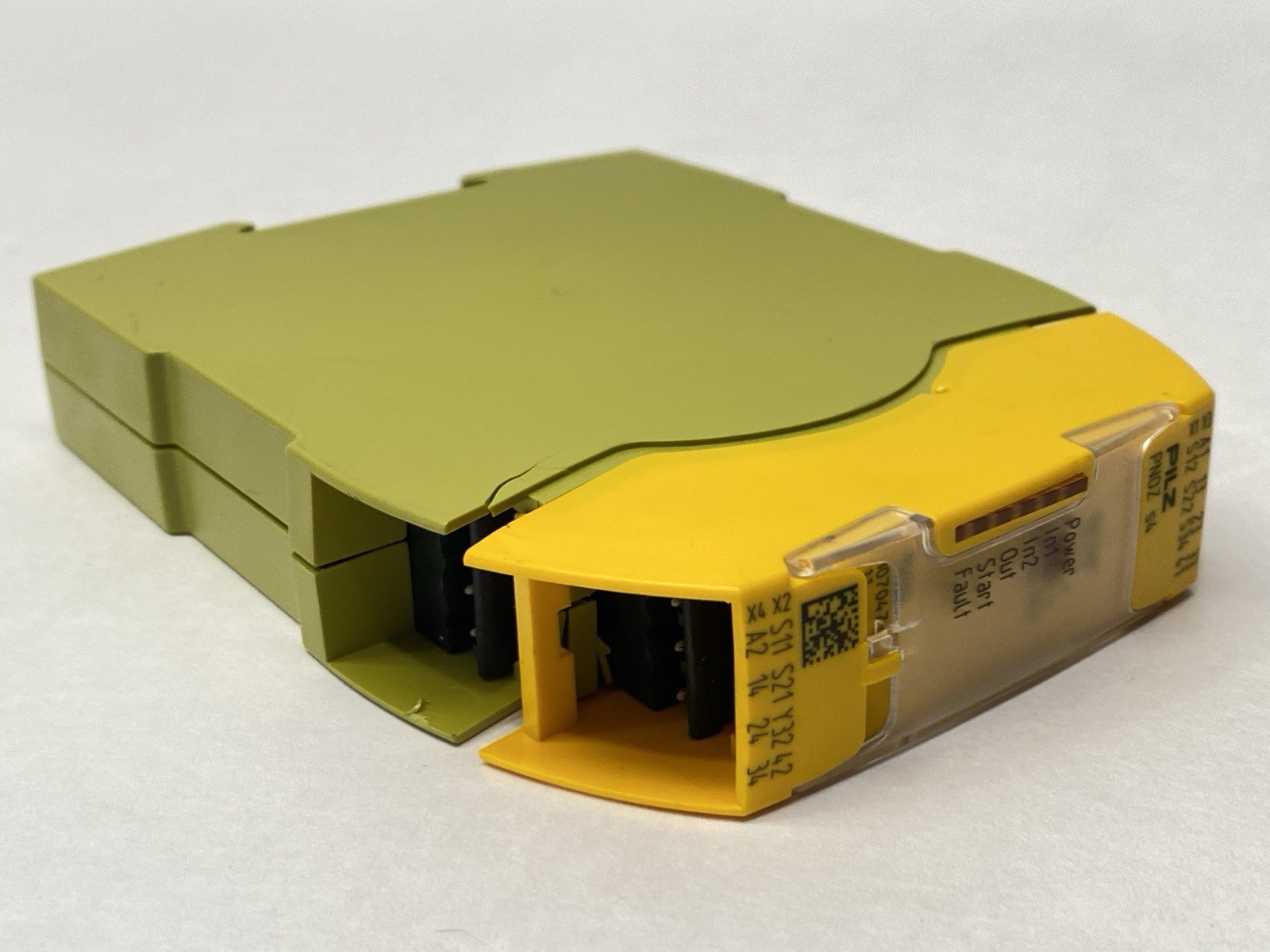 Pilz PNOZ s4 24VDC 3n/o 1n/c Standalone Sigma Safety Relay 750104 NO TERMINALS