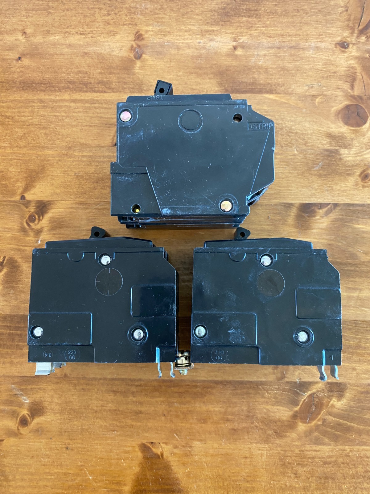 THQL2130 QO220 QO230 Circuit Breakers 2-Pole 30-Amp/20-Amp – Lot of 3