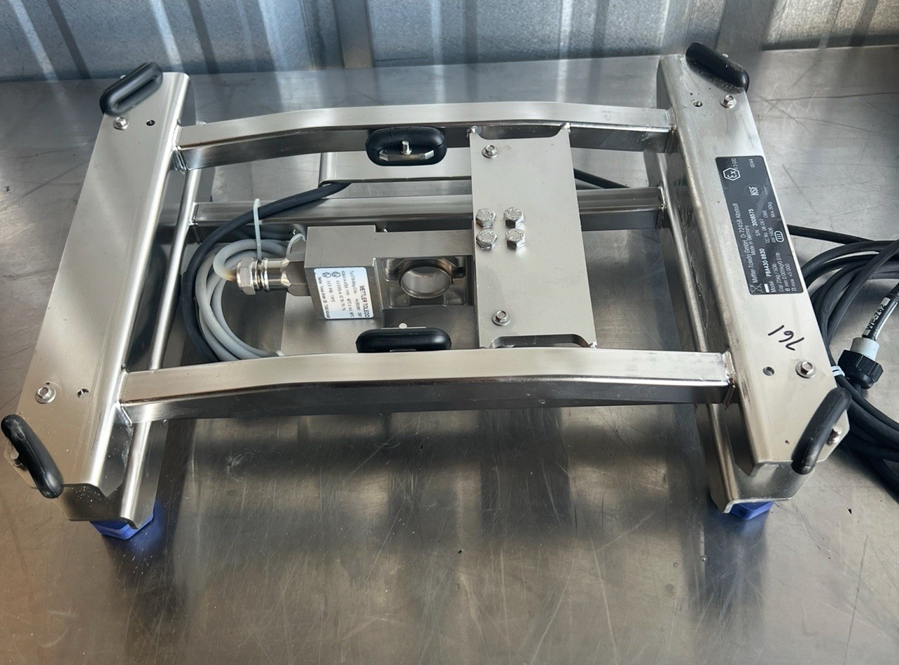 Mettler-Toledo PBA430-BB30 25kg/50lb Bench Scale w/ Panther Terminal Indicator