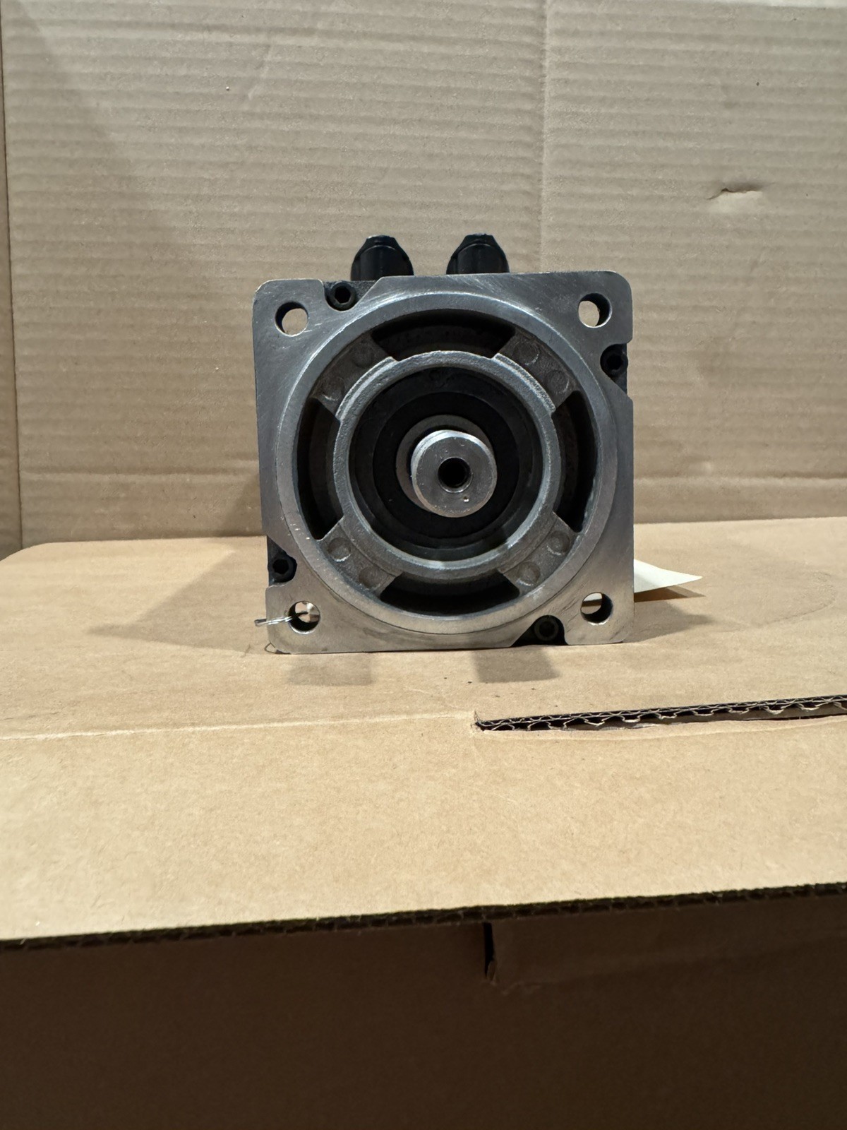 Allen Bradley MPL-B330P-SK72AA 460V 5000RPM Inverter Duty AC Servo Motor – NEW