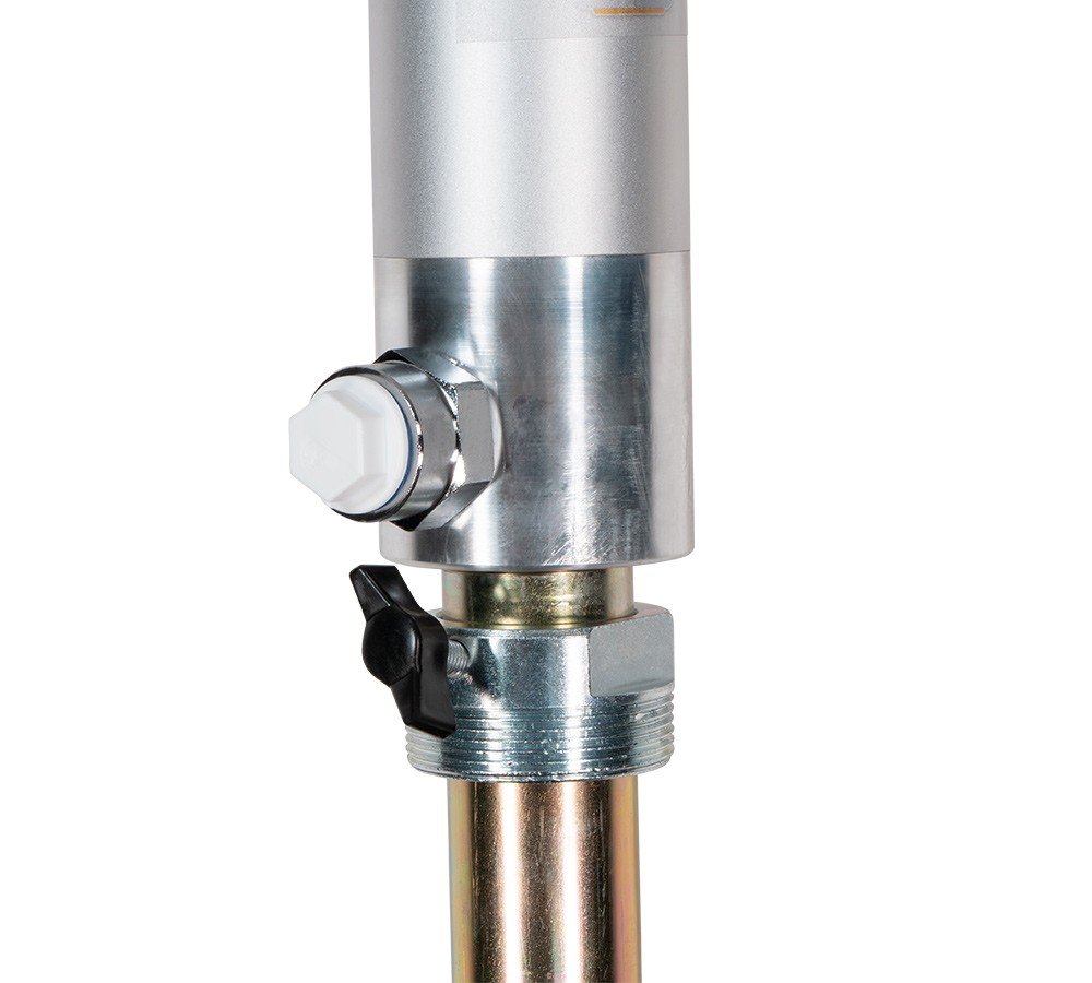 Air Operated, Ratio 5:1, Oil Pump for 55 gal (205 ltr) drums 18 LPM / 4.76 GPM