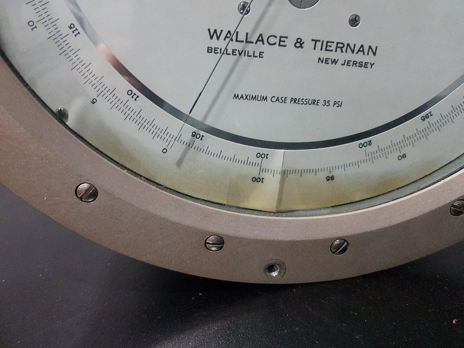 Wallace & Tieman Model FA145 Pressure Gauge Used