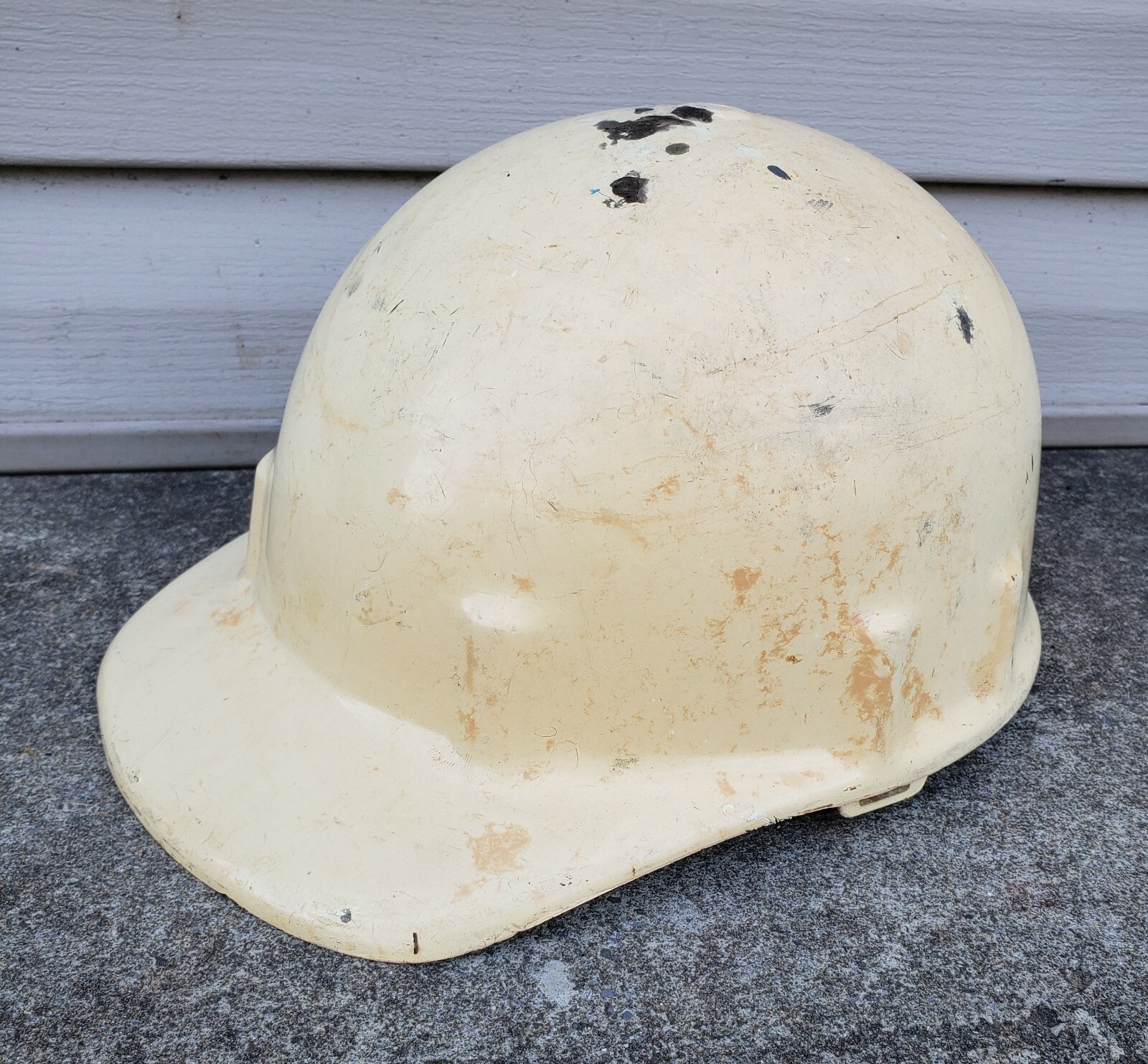Vintage Egg White Hard Hat Fiberglass Duck Bill Iron Workers Ed Bullard?