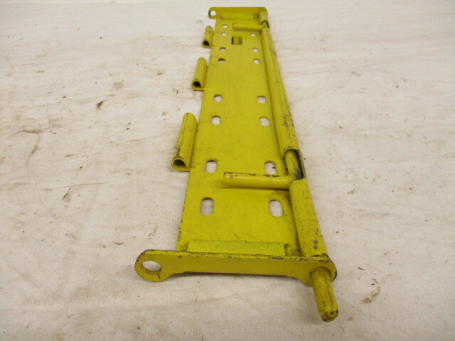 John Deere Hinge (AN30148)