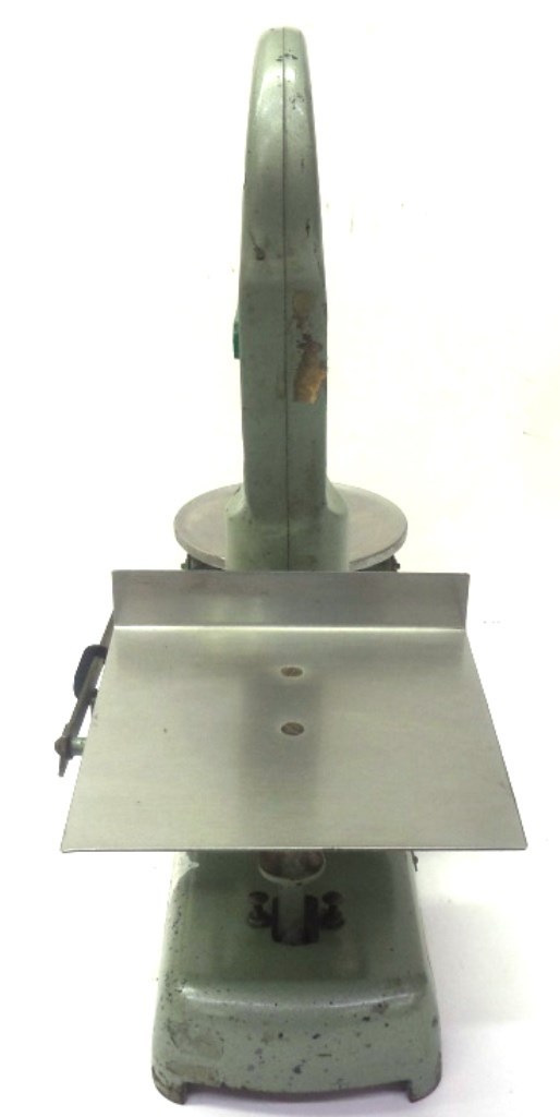 DETECTO-GRAM BALANCE SCALE, ESTABLISHED IN 1933, CAPACITY 3 LBS., 15″ L