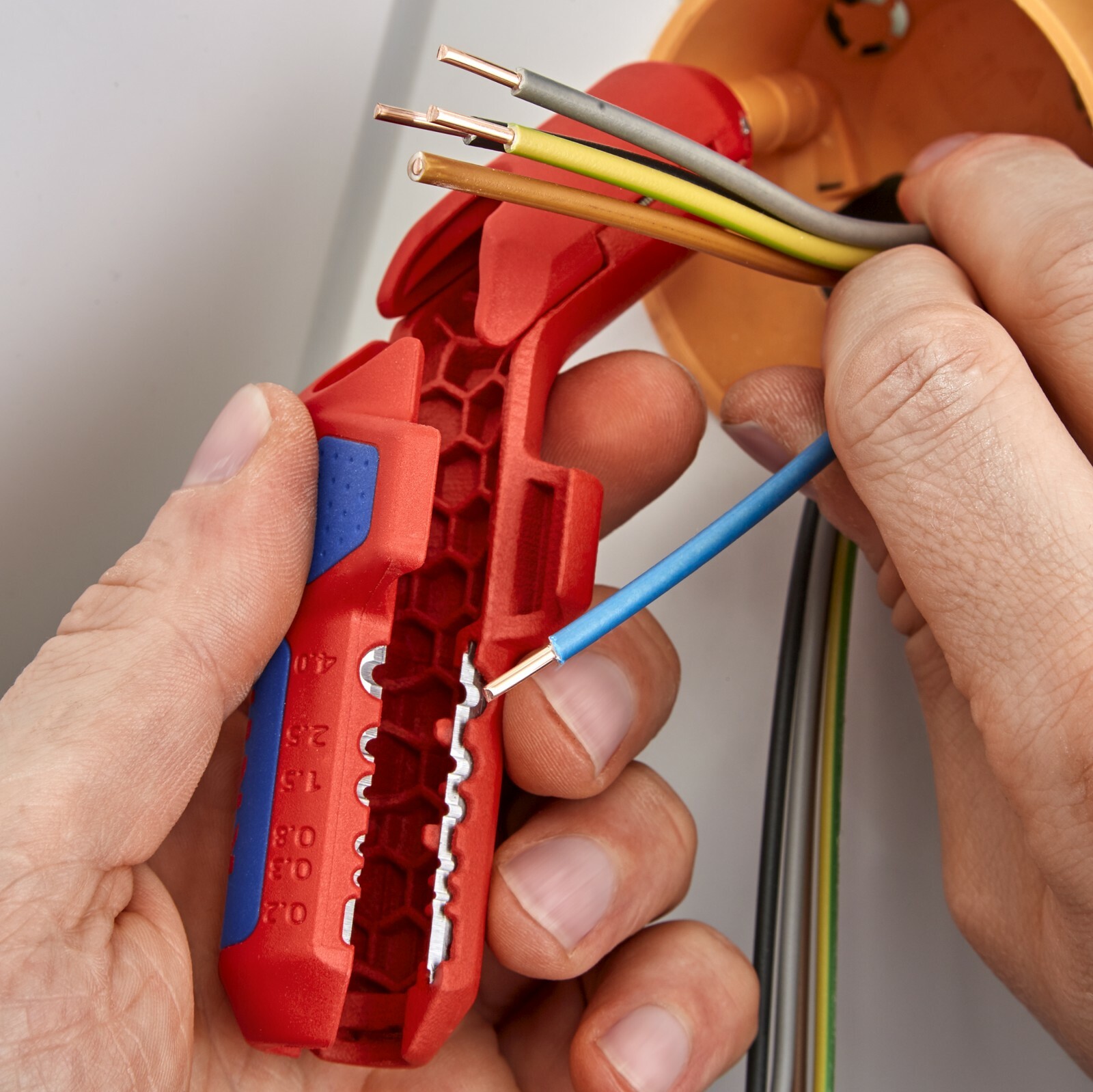 Knipex Universal Dismantling Wire Stripping Tool Ergo Strip 169501SB Right Hand