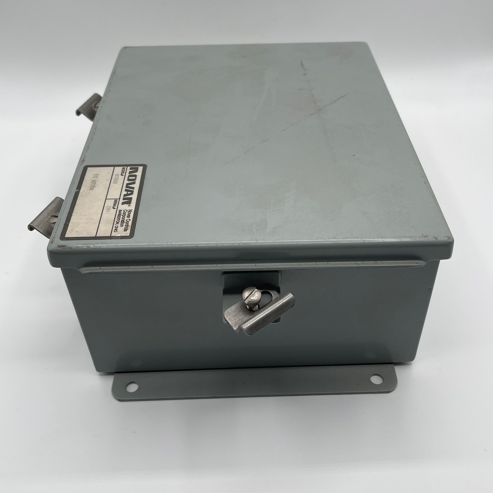 Novar Controls Outdoor Electrical Enclosure Metal Junction Box Gray 8x10x4in
