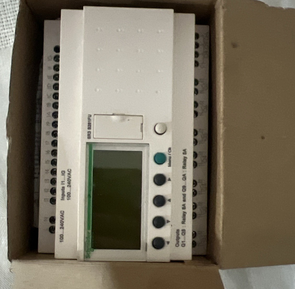 Schneider SR3B261FU Zelio Logic SR3 Modular Compact Smart Relay,26 I/O Brand New