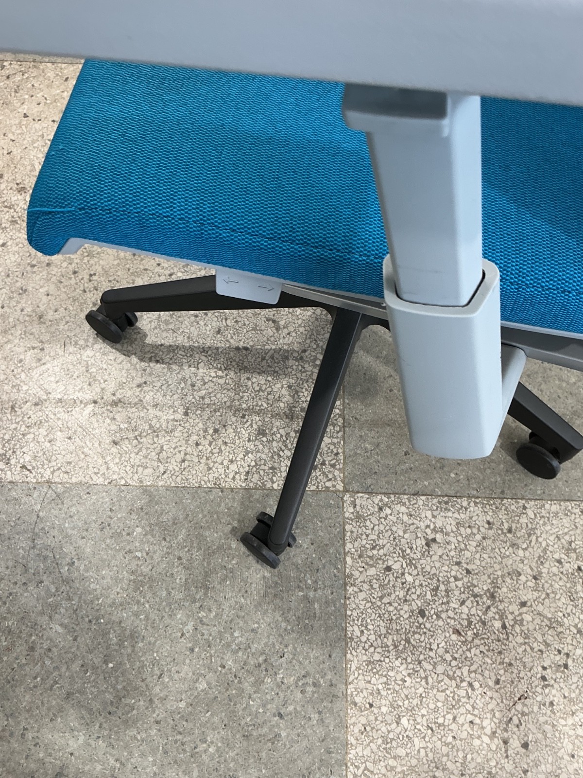 Haworth Very Office Chair w/ Blue Fabric Seat and Gray Mesh/Arms