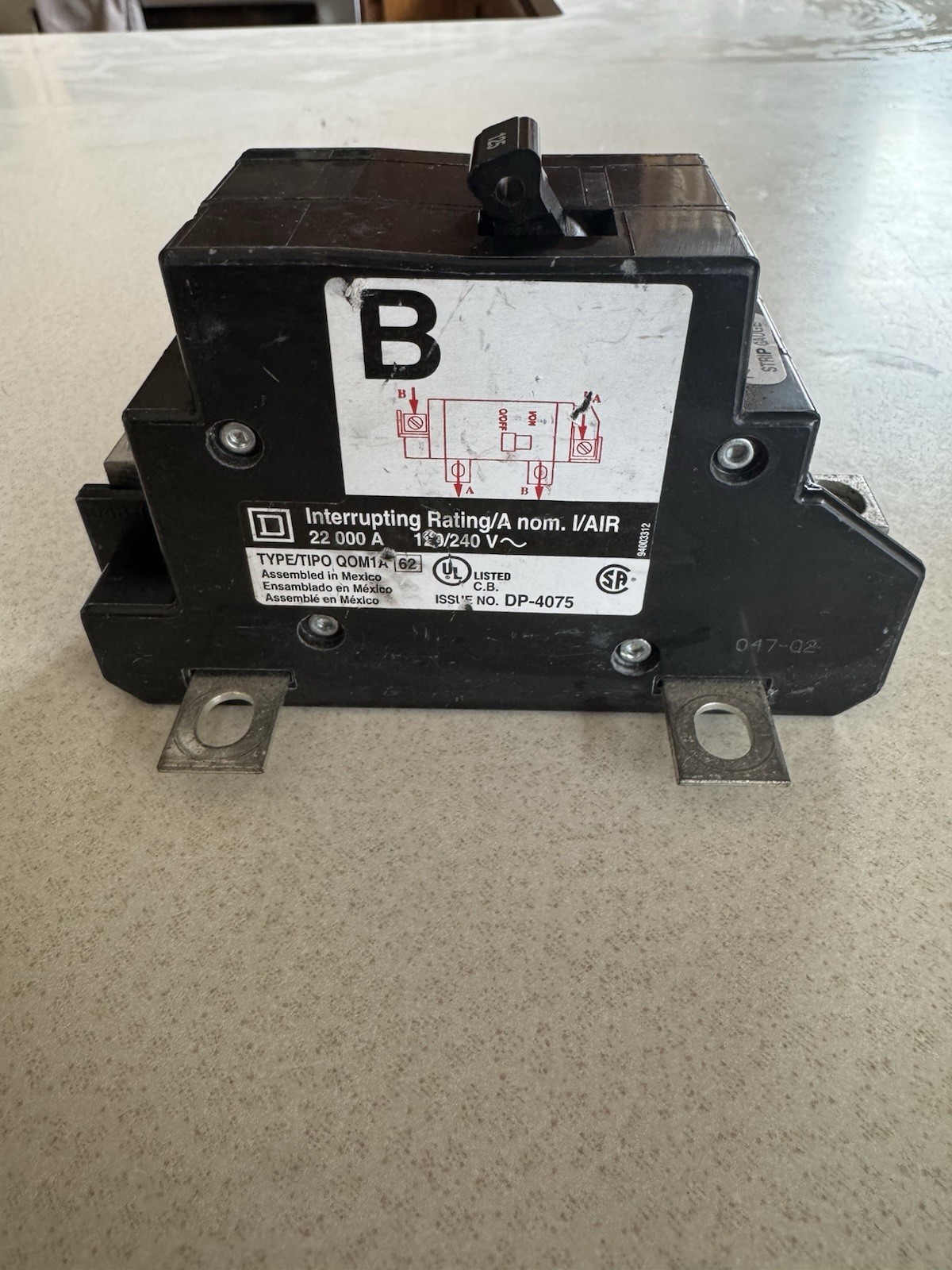 Square D QOM125VH Circuit Breaker 125A 2P 120/240V Type QOM Main