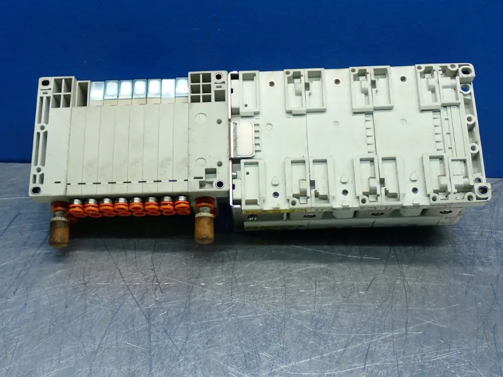 SMC PNEUMATIC MANIFOLD VALVE UNIT EX600-ED2
