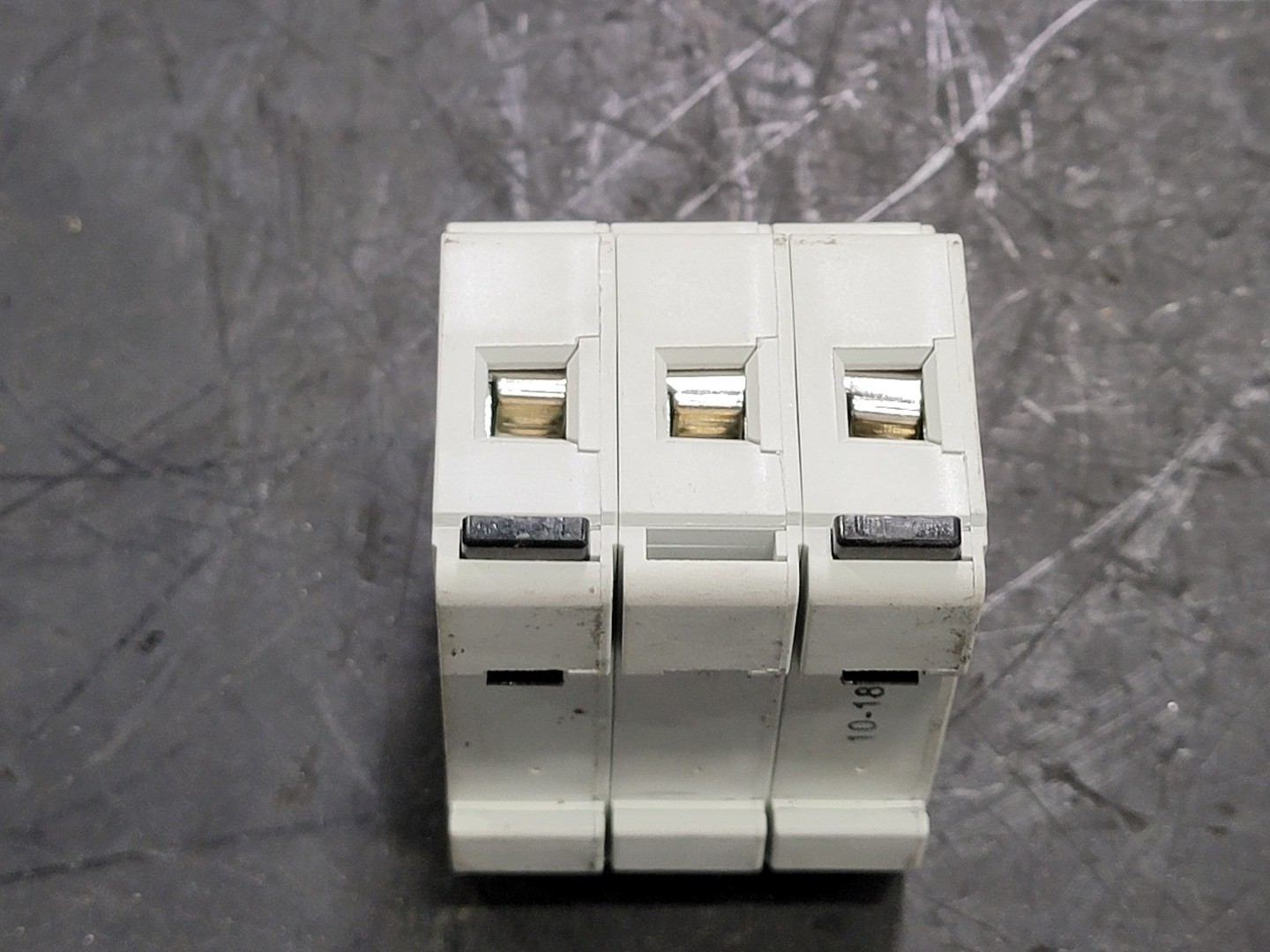 SURPLUS NEW FERRAZ SHAWMUT Y219073 32 Amp 3 Pole Fuse Holder