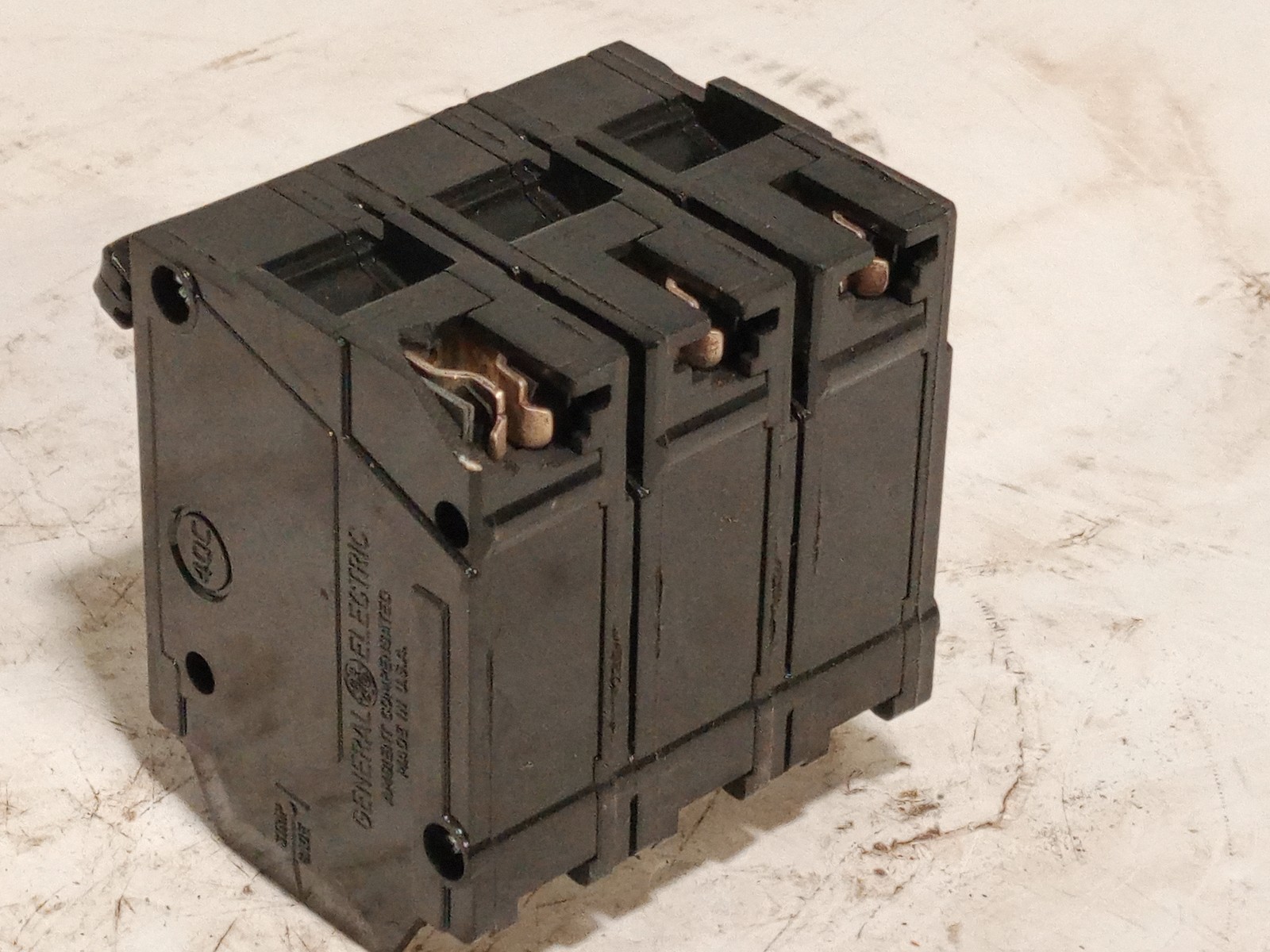 GE THQL32040 THQL-AC circuit breaker 40A 240VAC 3 pole common trip
