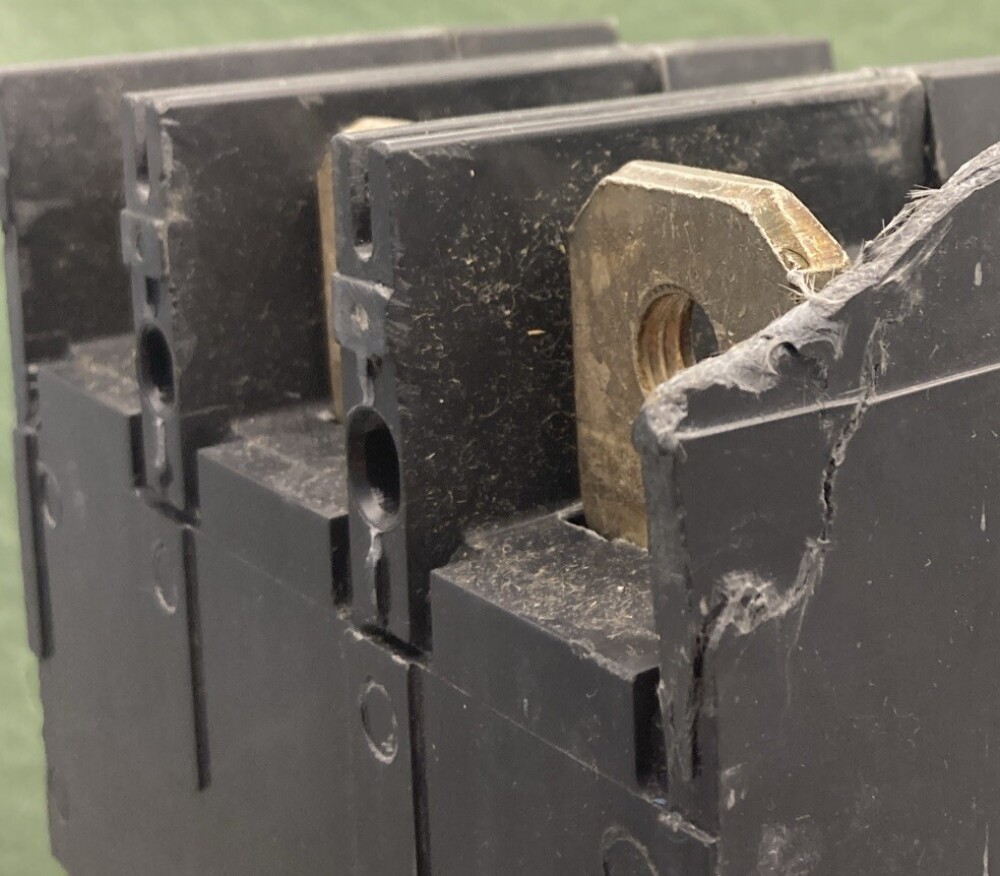 GENERAL ELECTRIC SGDA32AT0400 INDUSTRIAL CIRCUIT BREAKER 400A 3 POLE
