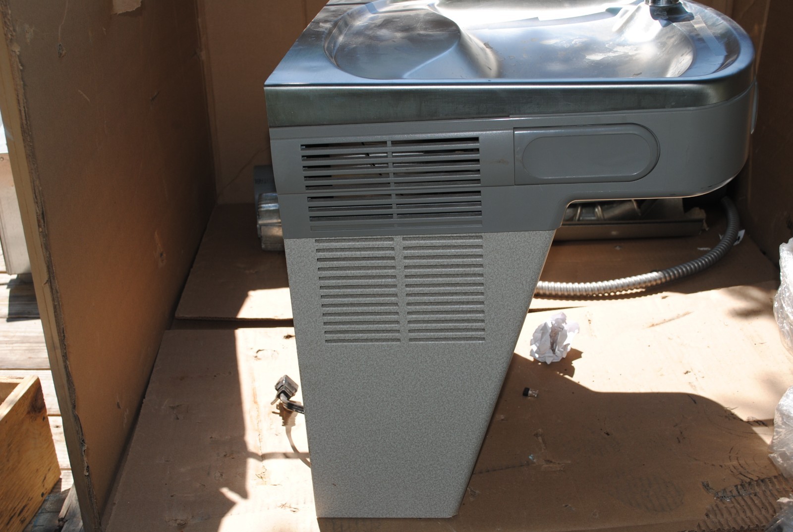 ELKAY EZFS8 1C WALL MOUNTED REFRIGERATED DRINKING FOUNTAIN