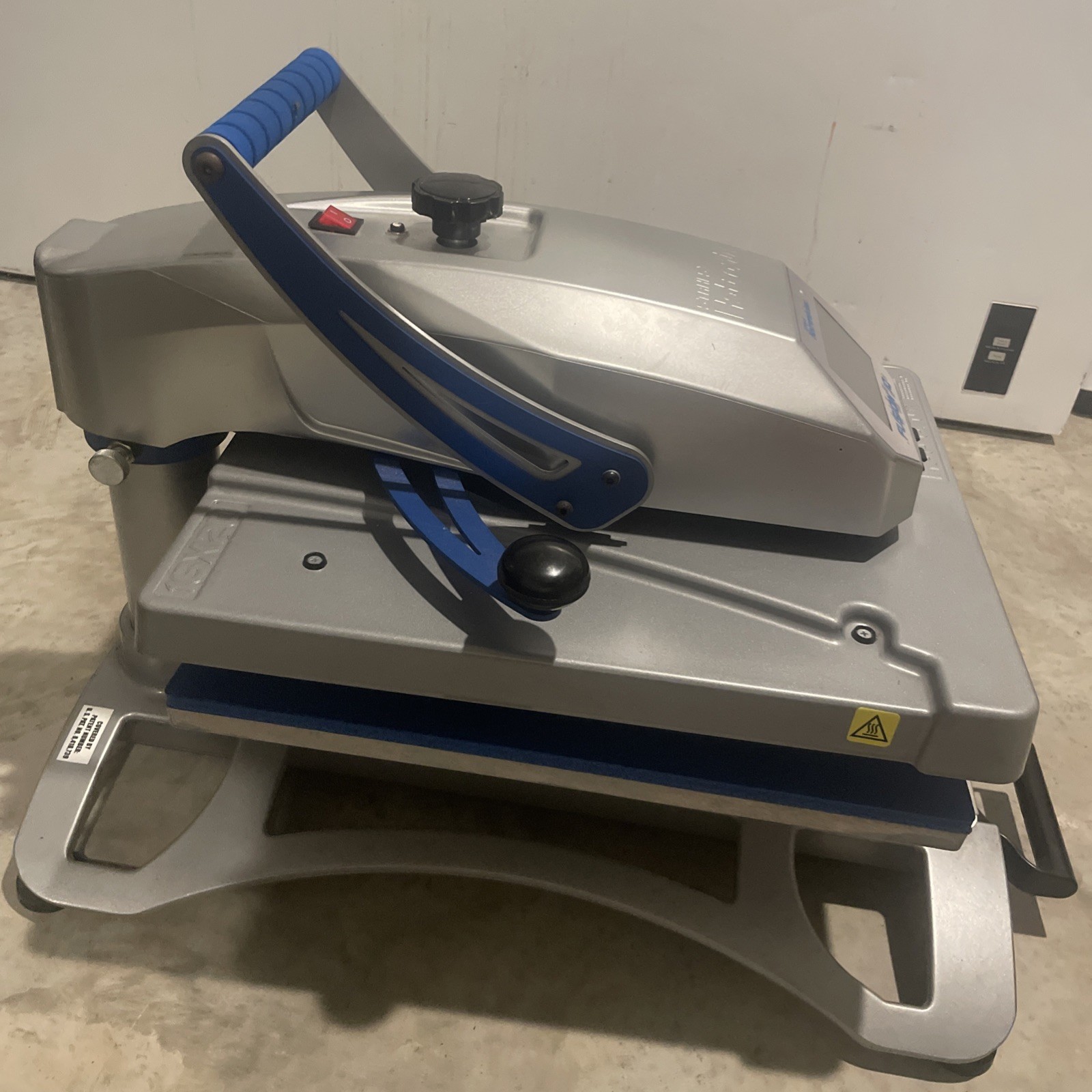 Hotronix fusion-IQ heat press machine, color gray, size is a 16in x 20in