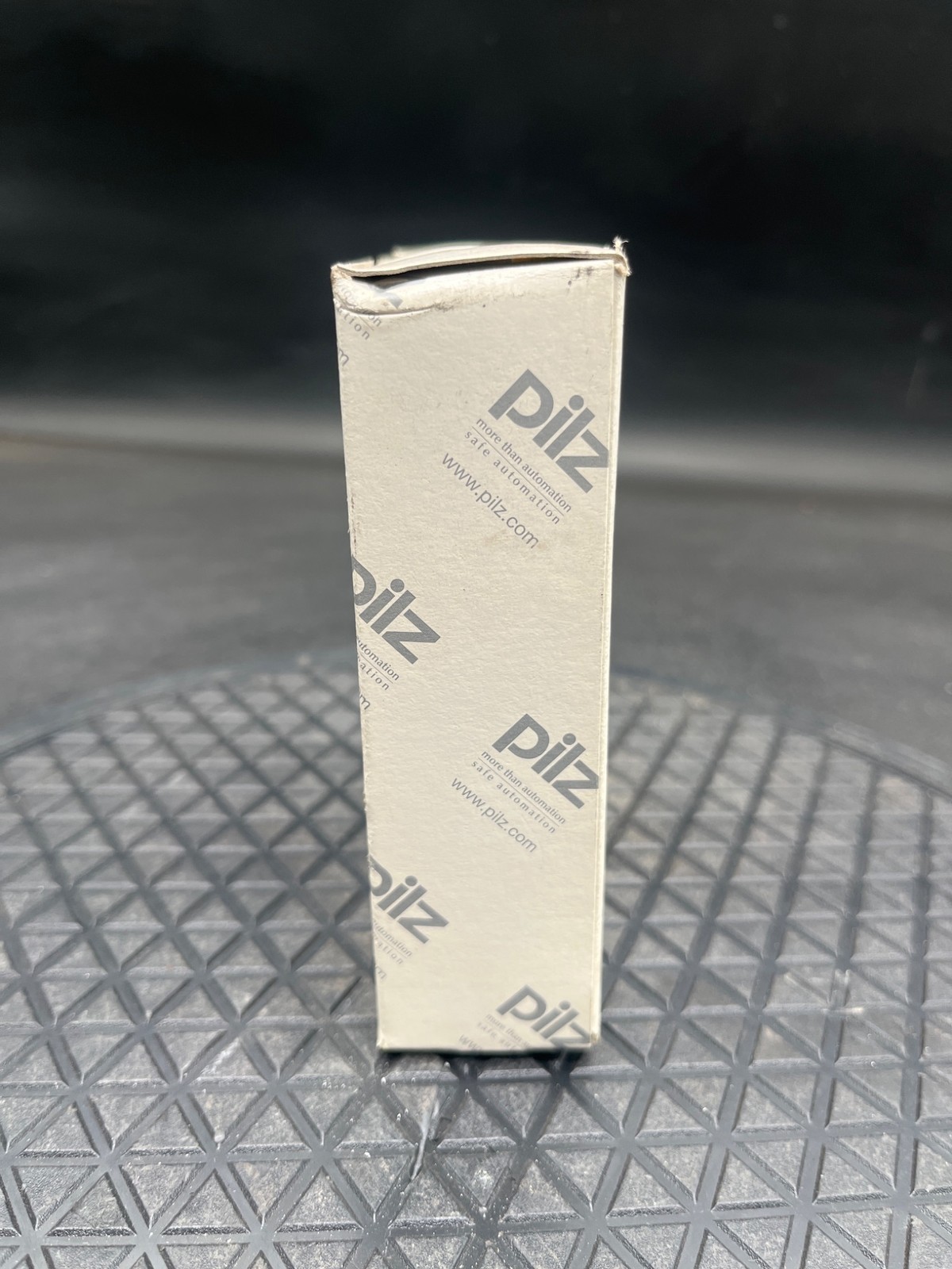 PILZ PZE X4VP Safety Relay 3/24VDC NEW