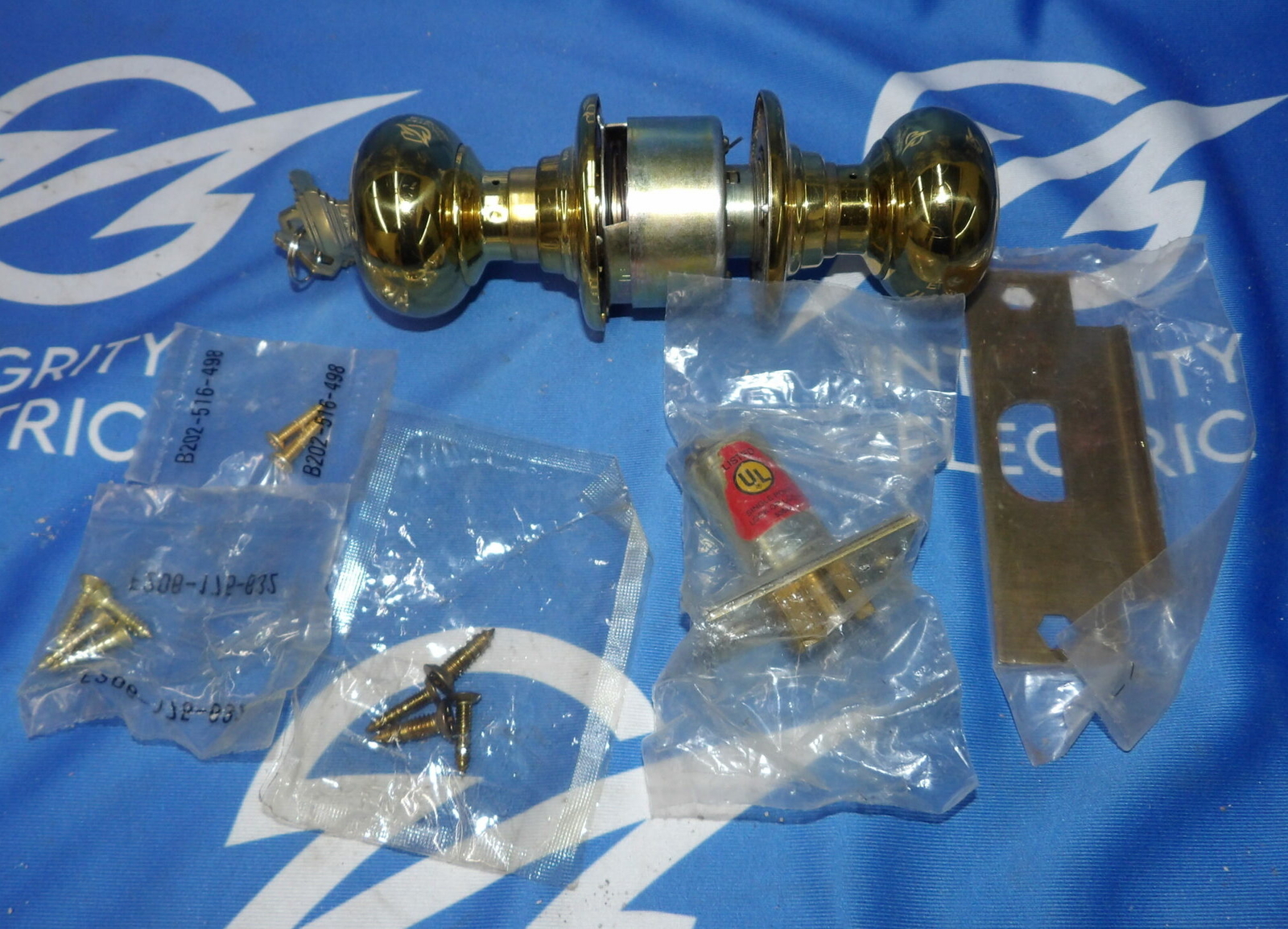 NIB Schlage D66PD-PLY-605 Bright Brass Storeroom Doorknob Set + 1 Year Warranty