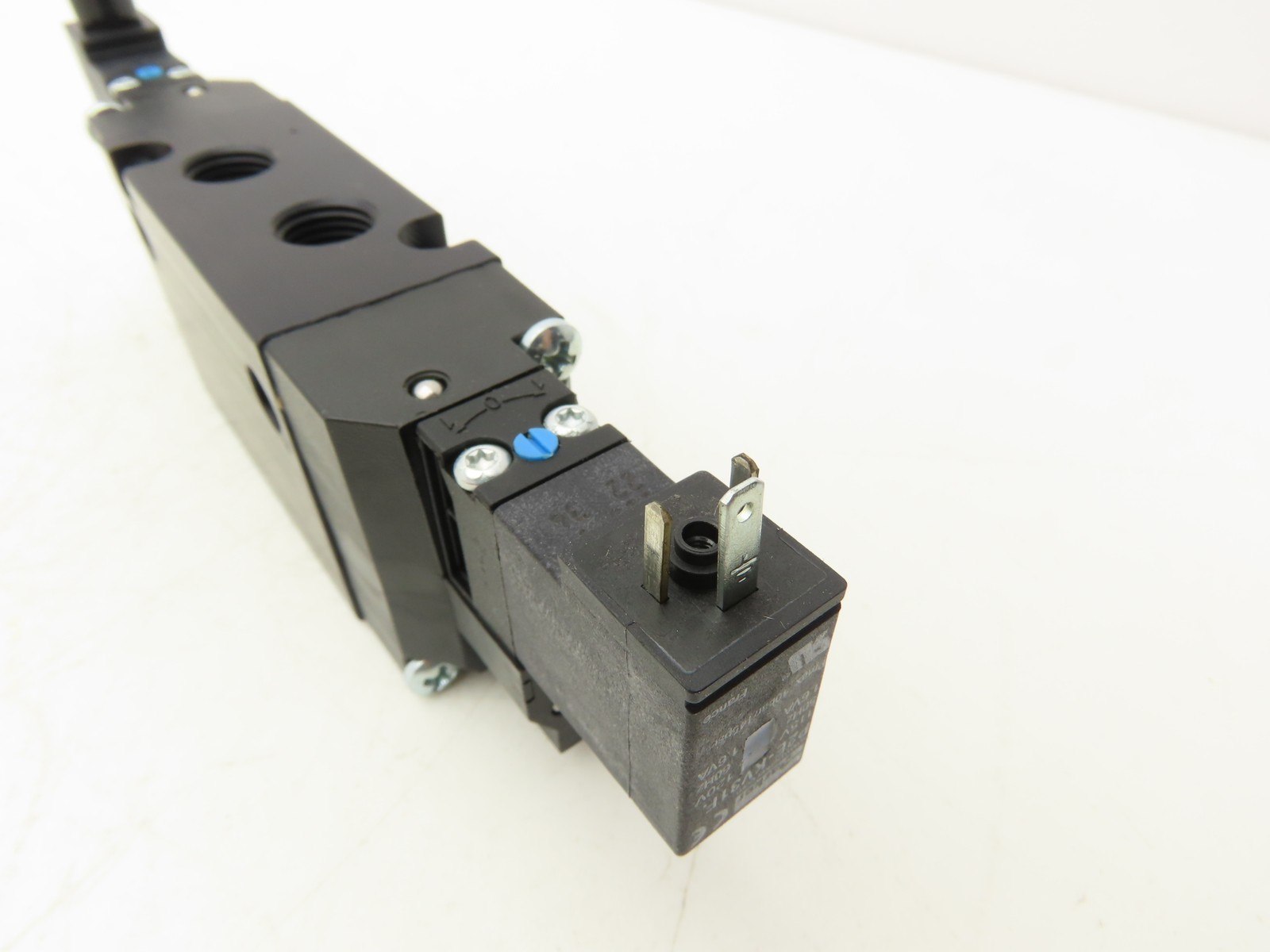 Parker B521BB553C Solenoid Air Control Valve 4 Way 2 Position 120VAC 1/4″ NPT