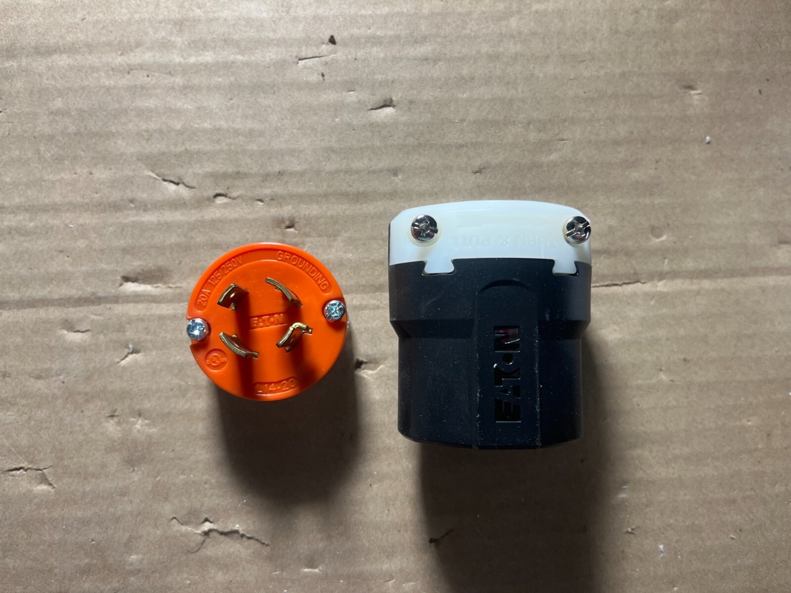 Eaton AHCL1420P L14-20P Locking Ultra Grip Plug 20A 125/250v Male Cord End NEW