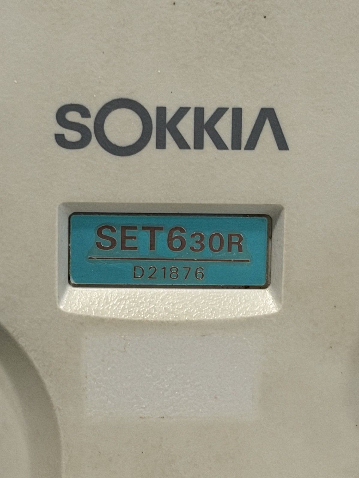 Sokkia SET630R Reflectorless Total Station W/ One Batteries, Case, Charger,