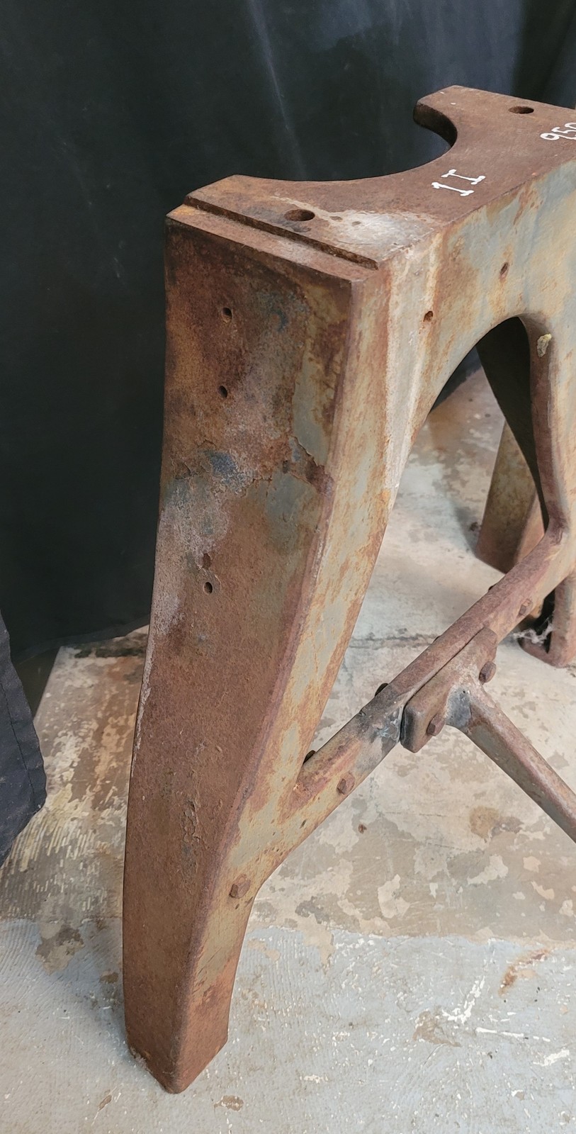Pair of Cast Iron Factory Machine Tapered Table Base Legs 20 1/2″ T GS00688