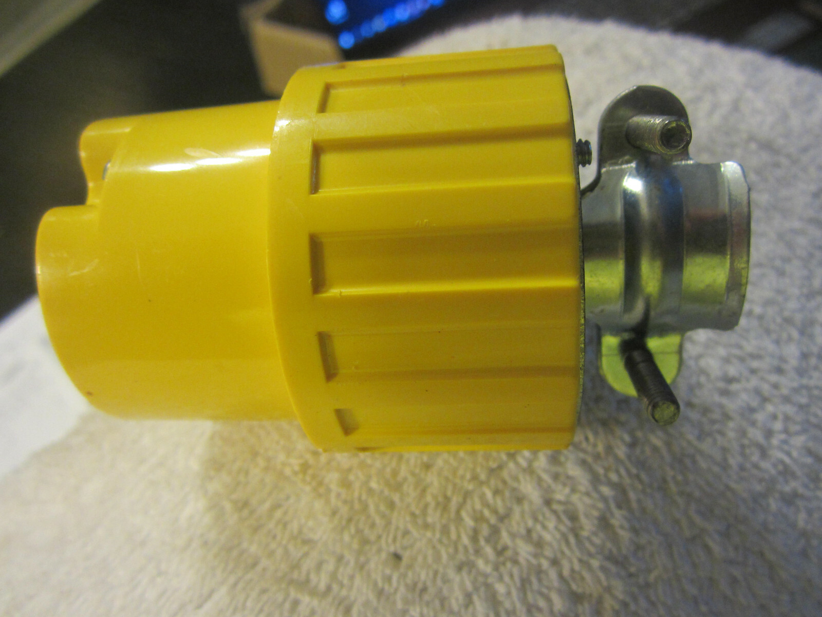 1, 4 wire GE GENERAL ELECTRIC 30A 250V FEMALE LOCKING PLUG , cord end New