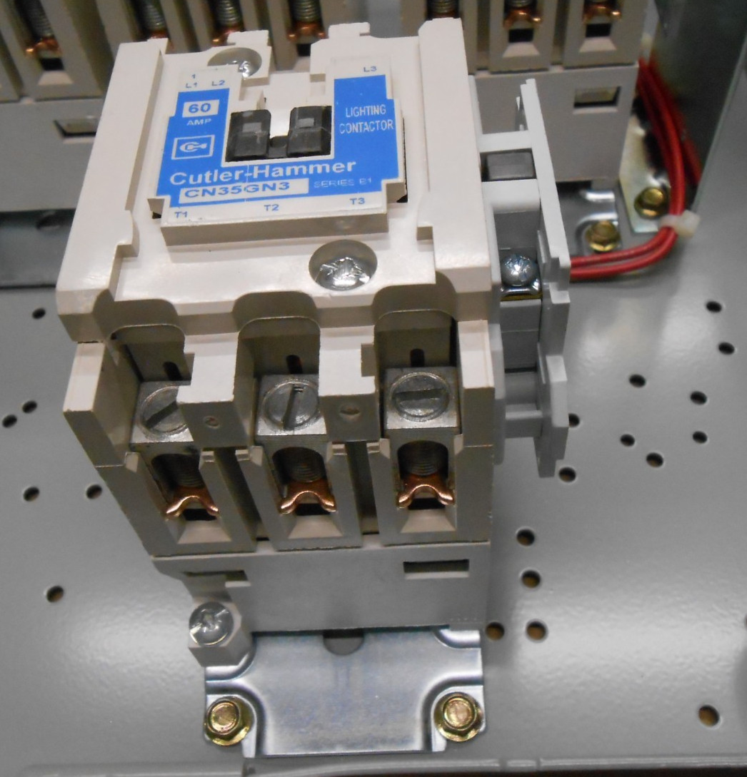 EATON ECL03D1ABA LIGHTING CONTACTOR 60 AMP 12 POLE ELECTRICALLY HELD 120V COIL