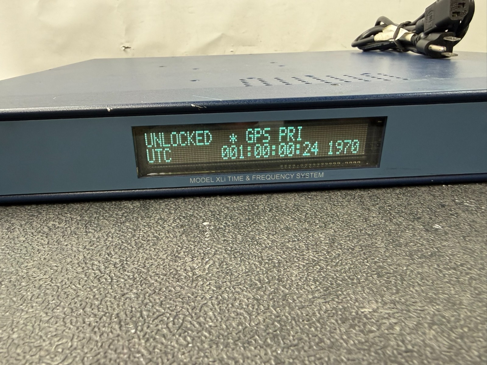 Symmetricom 1510-602 XLi Time & Frequency System 87-8028 GPS Receiver – No Ears