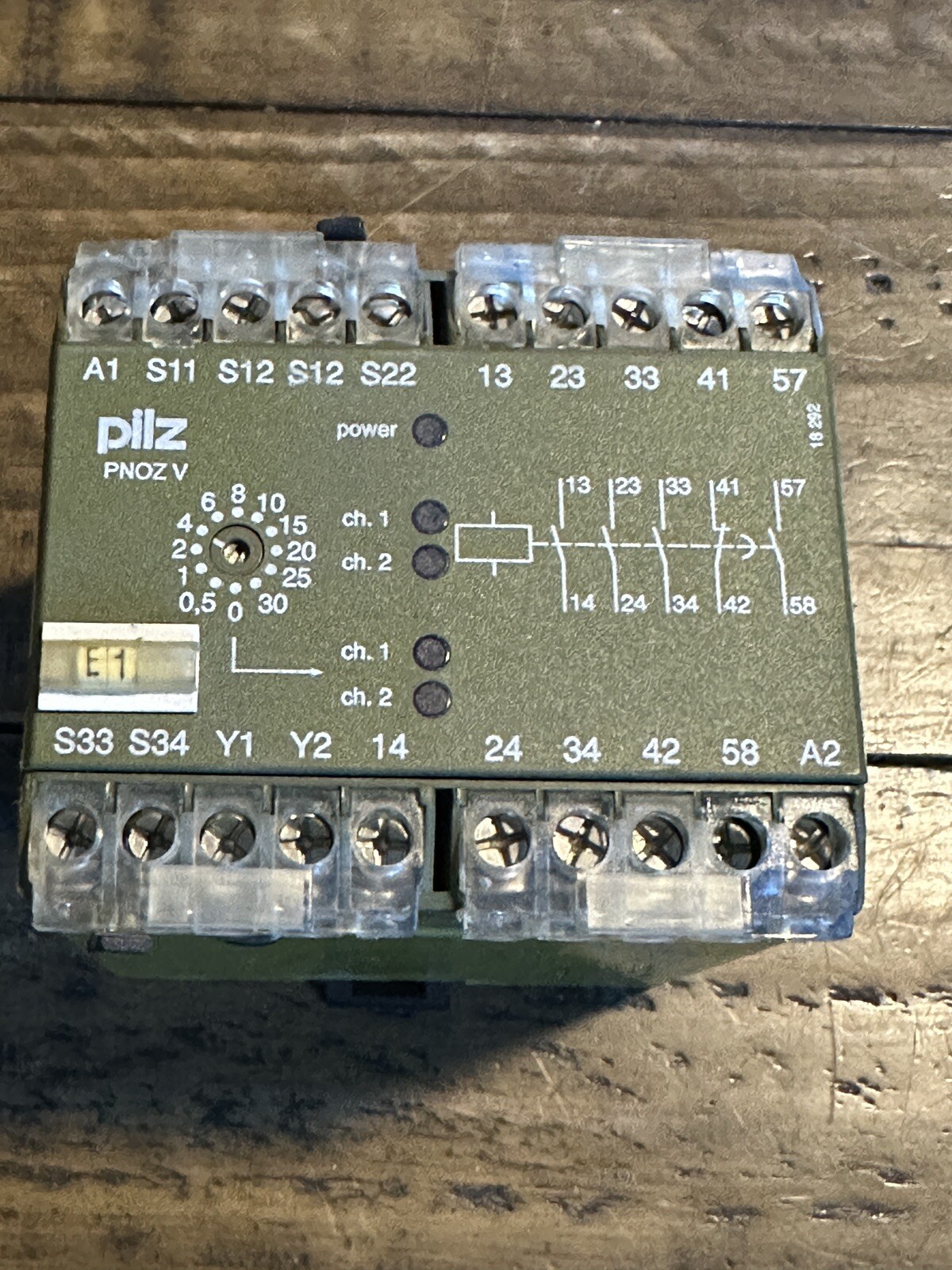 Used PILZ SAFETY RELAY 474790 PNOZ V 30S 24 V DC 4.5 W 10AF/6AT 6AF/4AT