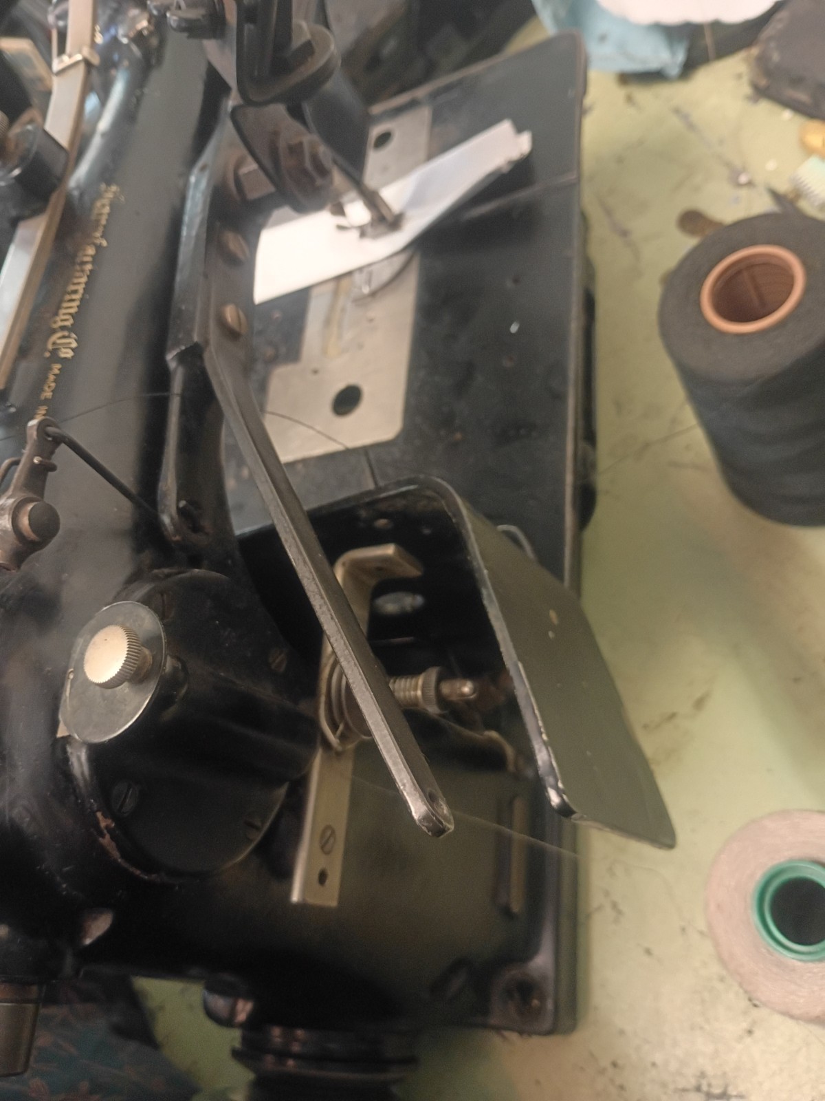 Singer 147-85 Industrial Sewing Machine Single Needle.