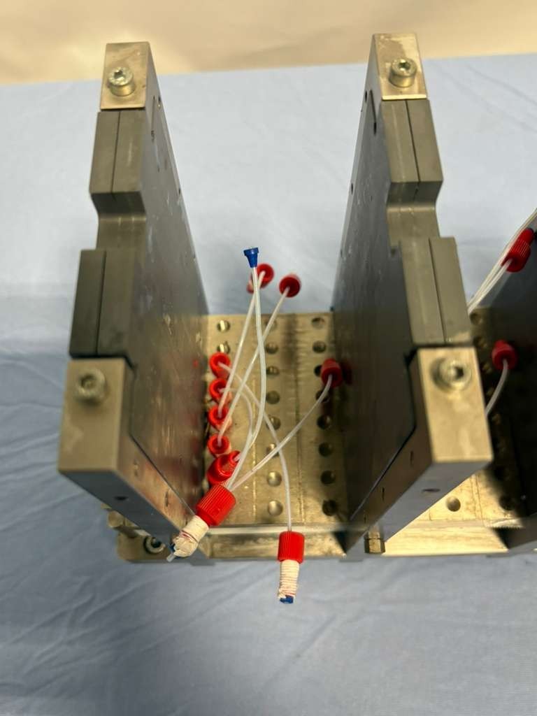 Multi-Plate Electrochemical Test Fixture for Flow Battery Fuel Cell Stack