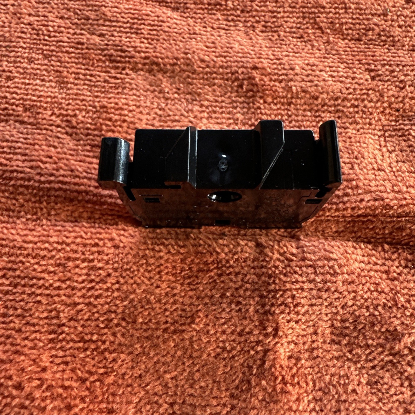 UTD-32 – 16 AWG Modular Terminal Block, Din Rail Mount, 660V, 40A, Qty.24