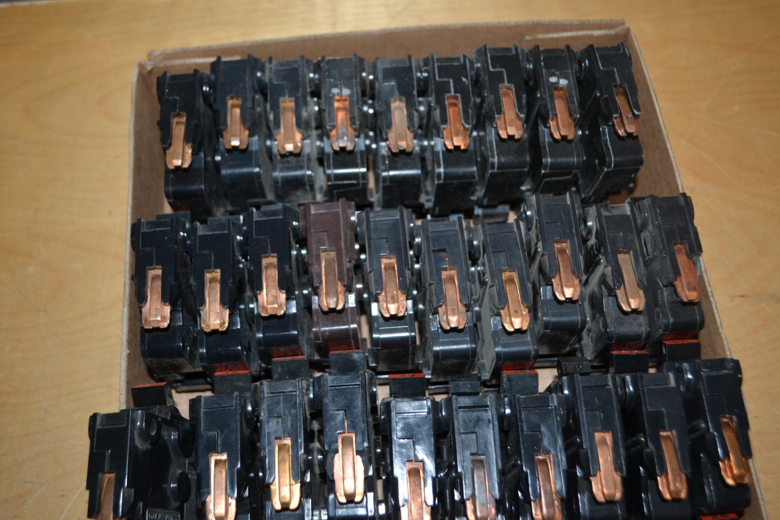 Lot of 39 ~ Federal Pacific FPE ~ Type NA Thick 1 Pole 15-40 Amp Breakers NA115