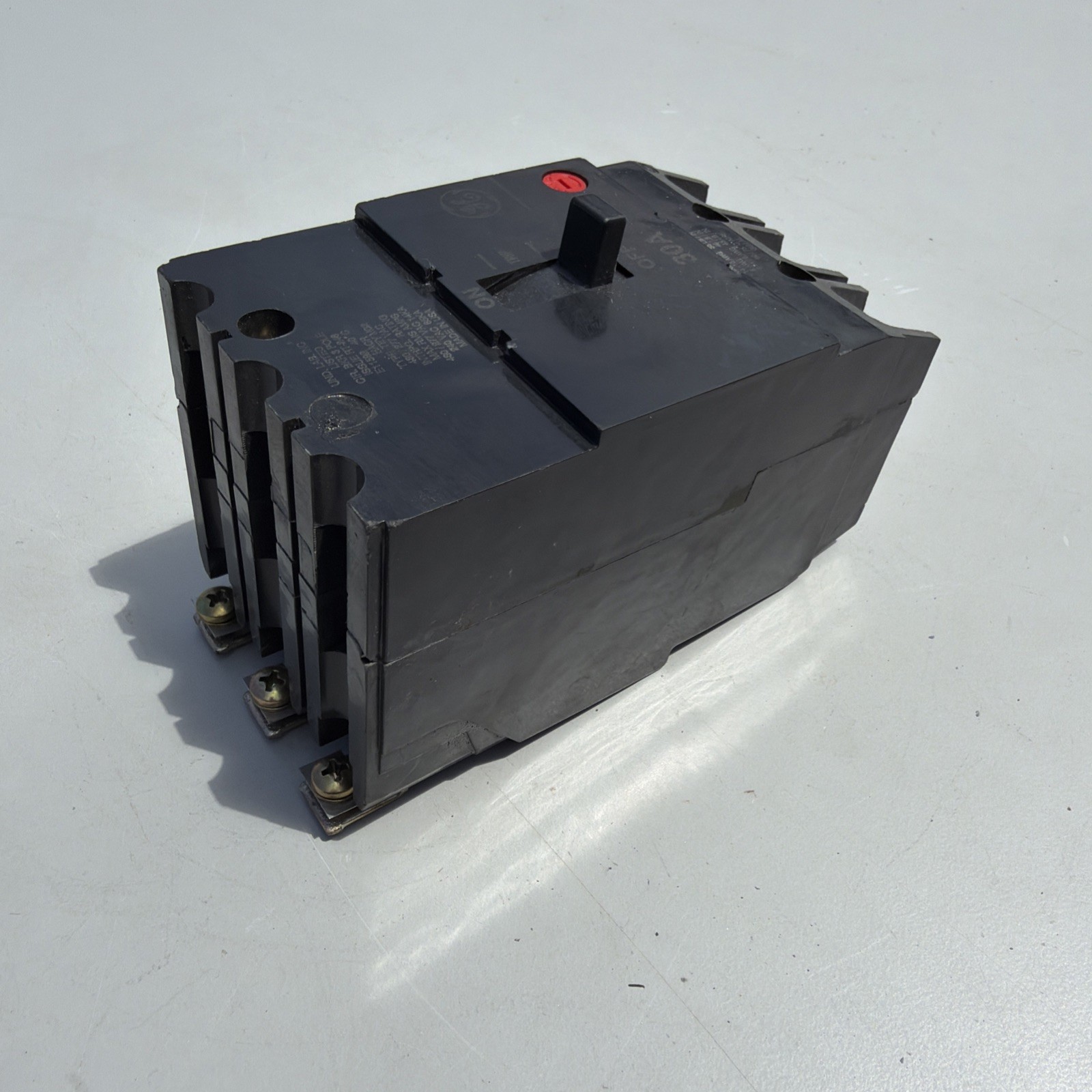GE TEY330 CIRCUIT BREAKER, 480/277-VOLT, 3-POLE, 30-AMP, BRK / TEY FRAME