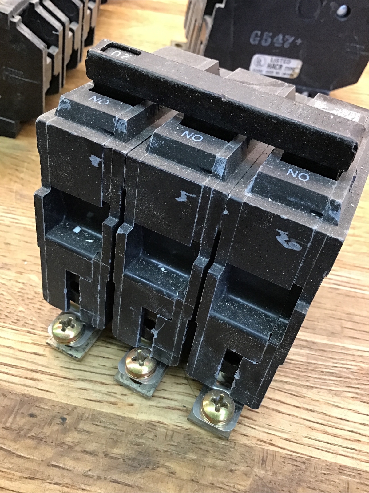 (1) G E 20 AMP 3 POLE CTL / HARC COMMON TRIP CIRCUIT BREAKER