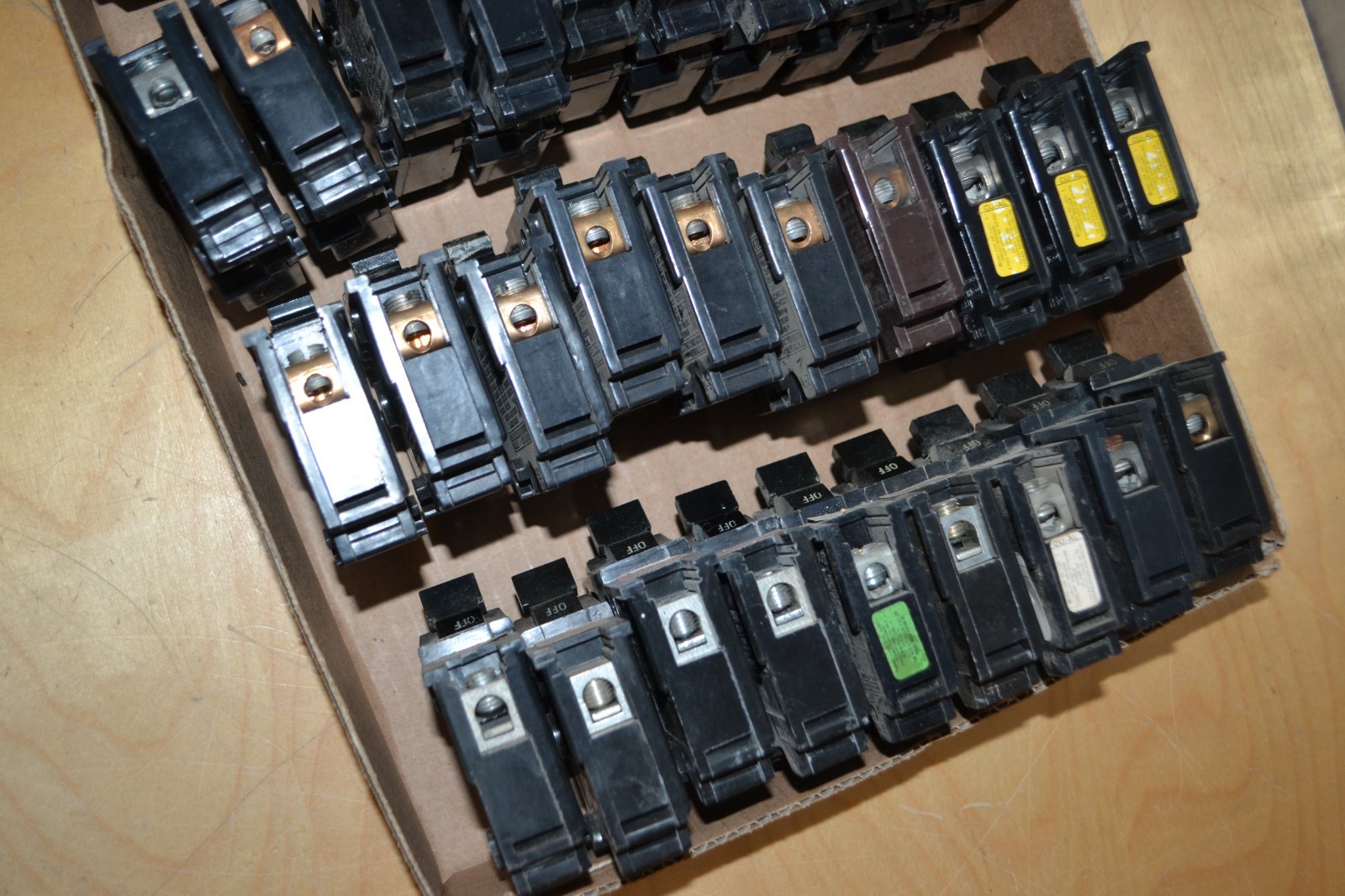 Lot of 39 ~ Federal Pacific FPE ~ Type NA Thick 1 Pole 15-40 Amp Breakers NA115