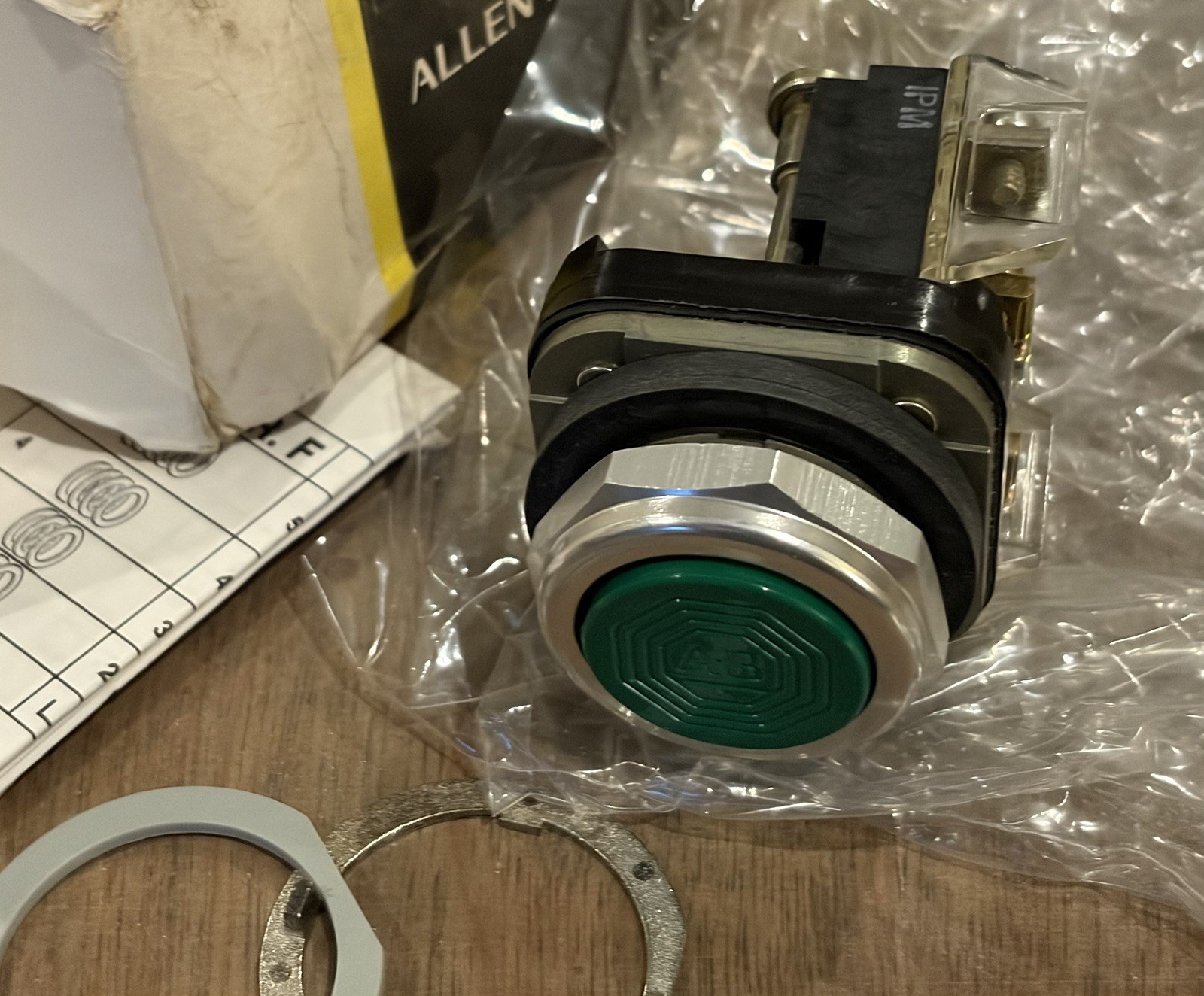 AB 800T-A 30mm Green Flush Pushbutton Operator w/ 800T-XA 1NO/1NC Contact Block