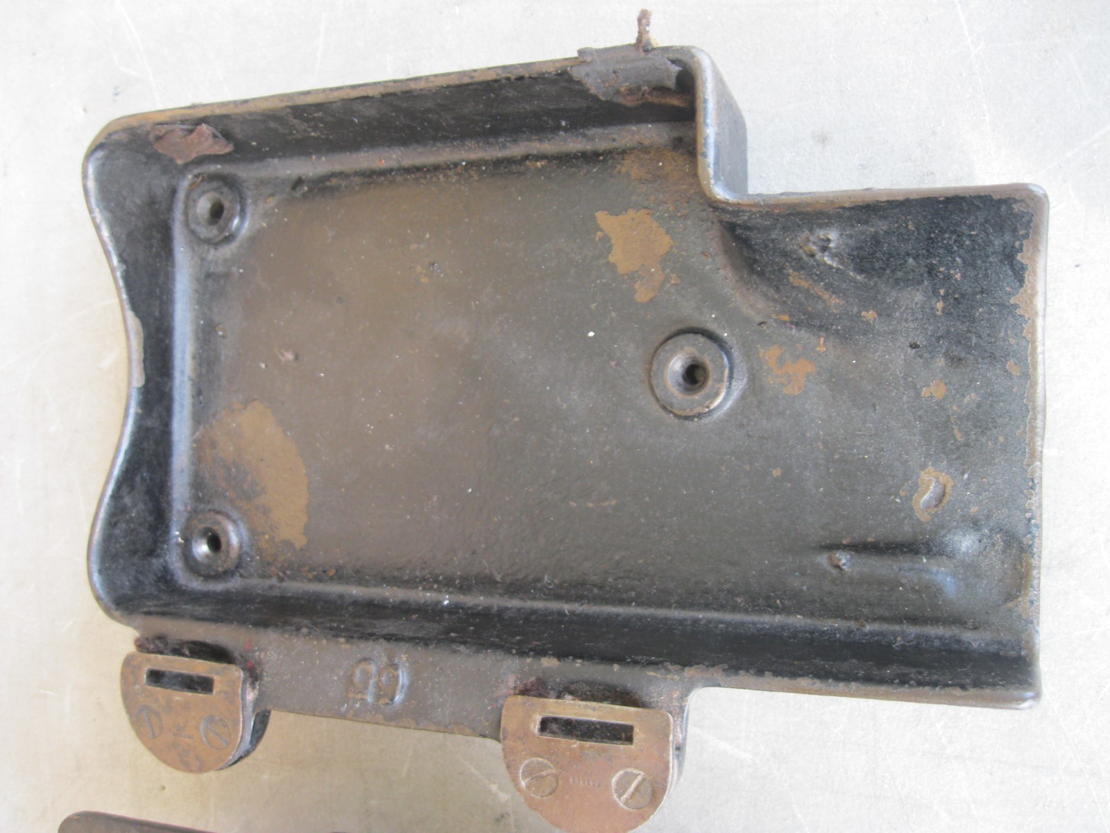SINGER INDUSTRIAL MACHINE 65 OR 65W1 ????–FOR PARTS / REPAIR–UNTESTED–AS IS