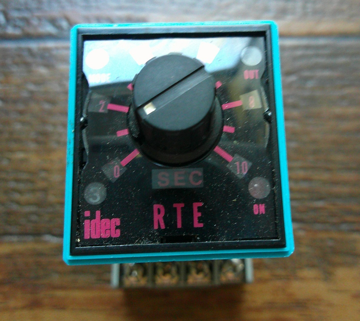 Idec RTE-P11 Electronic Timer 120 VAC 10 Amp 8 PIN Terminal w/Dayton 5XB52E