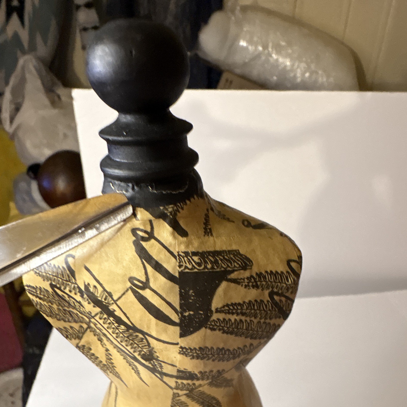 Display 13” Torso Dress Form Mannequin w/ Stand, Floral. Damage /see details