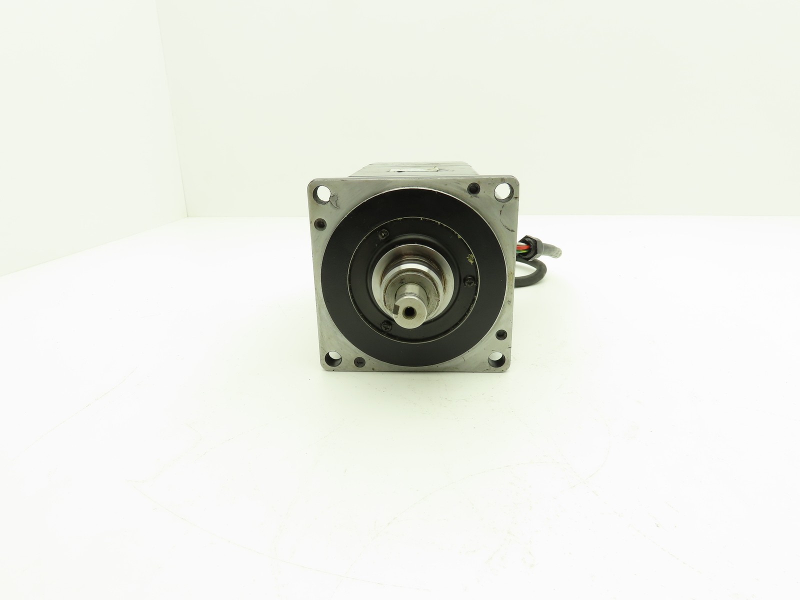 Yaskawa SGMP-15AWYR12 AC Servo Motor 1500W 4.77Nm 3000 RPM Encoder **READ**