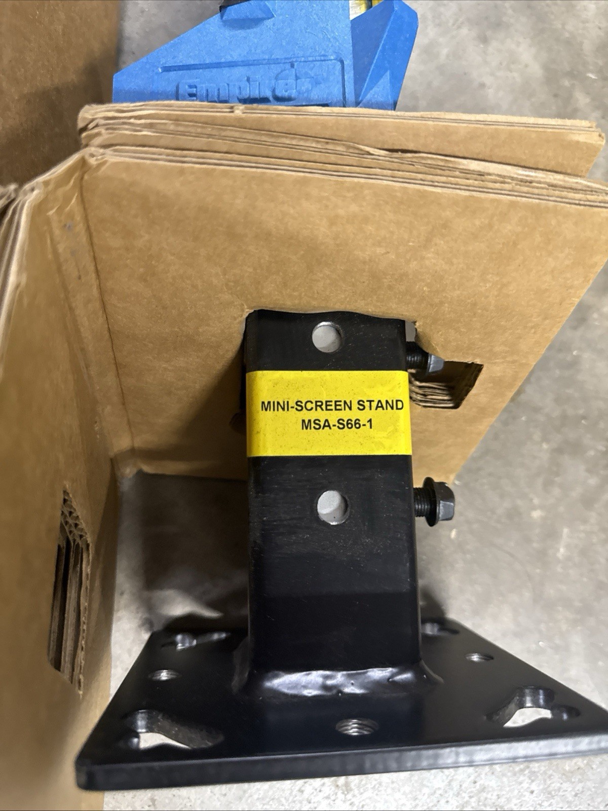 (BRAND NEW IN BOX) BANNER MINI-SCREEN STAND MSA-S66-1