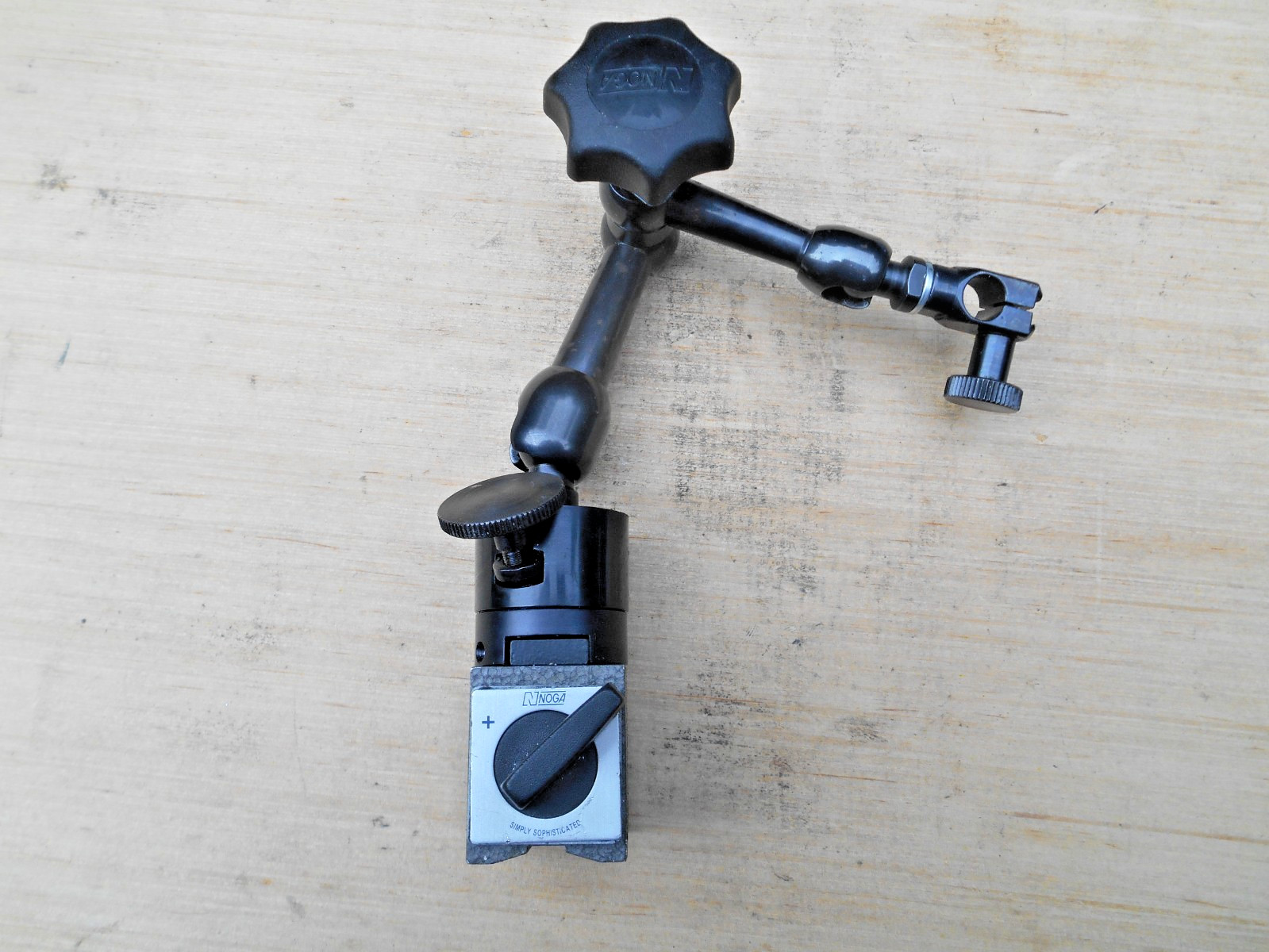 NOGA MAGNETIC BASE WITH FINE ADJUSTMENT, BASE IS 1-1/8 x 1-3/8″