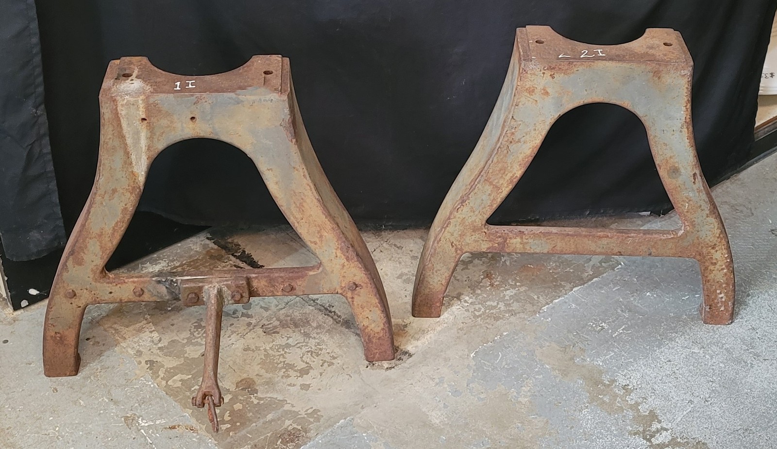 Pair of Cast Iron Factory Machine Tapered Table Base Legs 20 1/2″ T GS00688