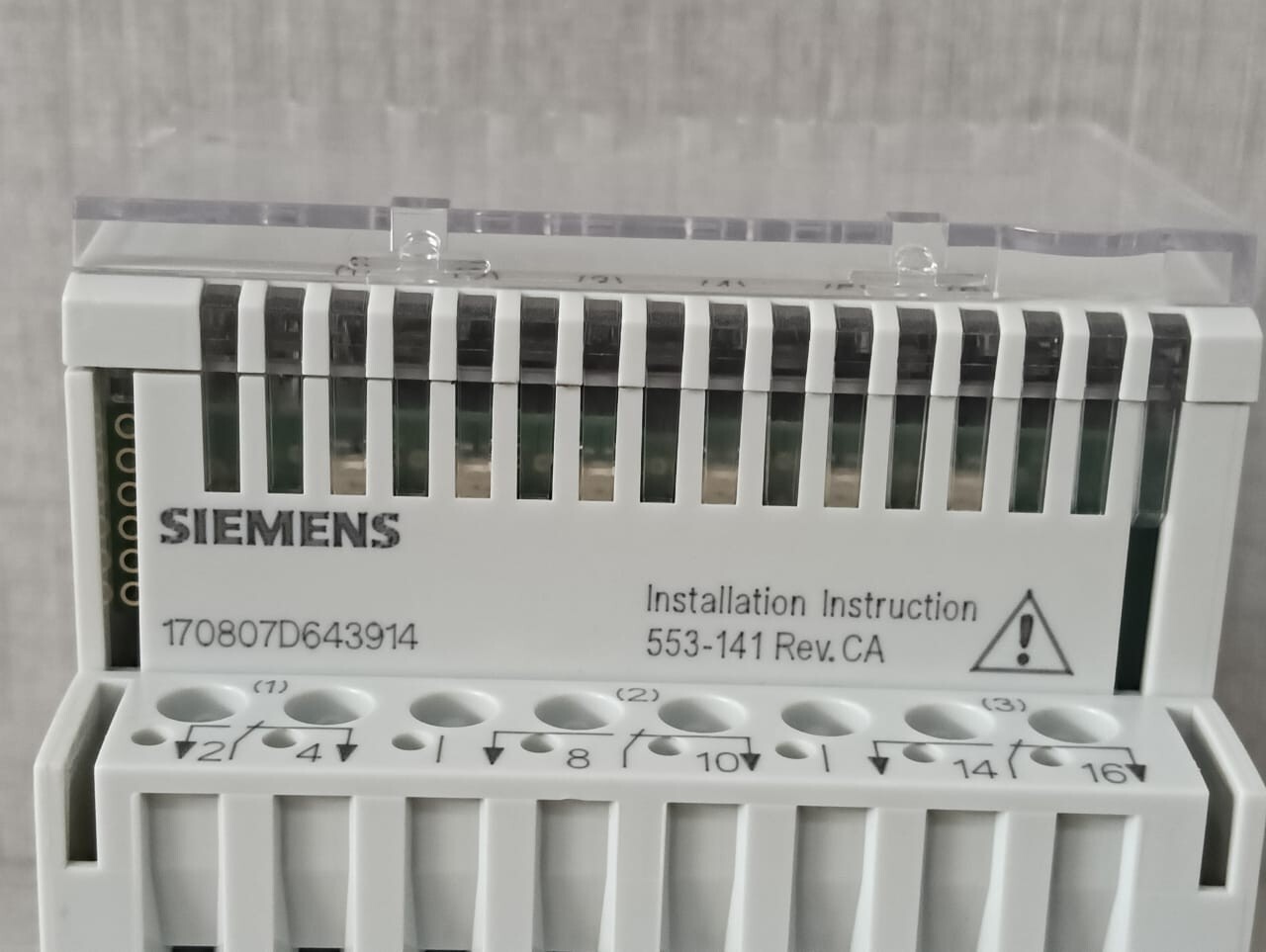 SIEMENS TXM1.6R 6 RELAY OUTPUT MODULE 553-141 REV CA- NEW WITH OLD STOCK BOX