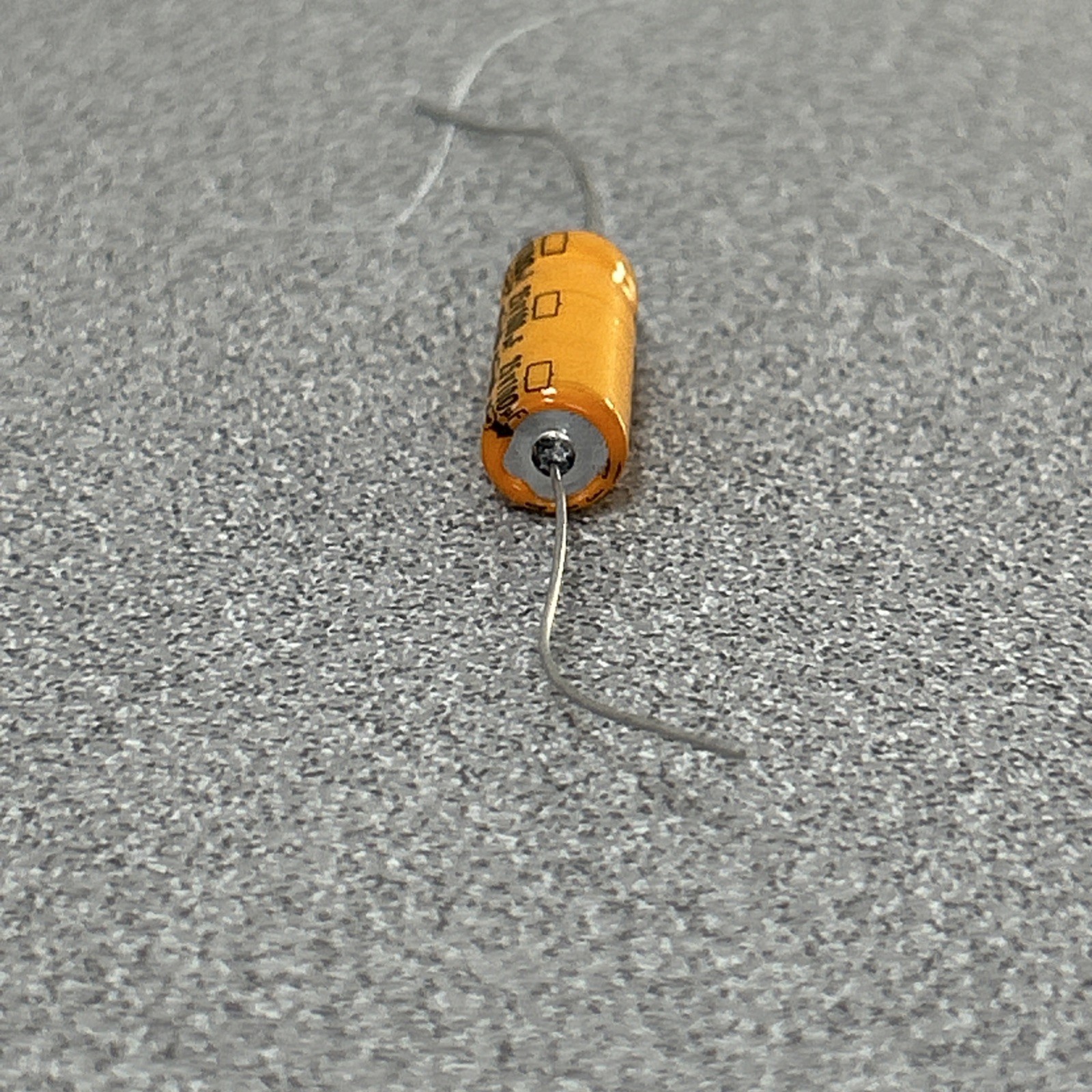 Siemens 25V 100uF Axial Electrolytic Capacitor (137 Pck)
